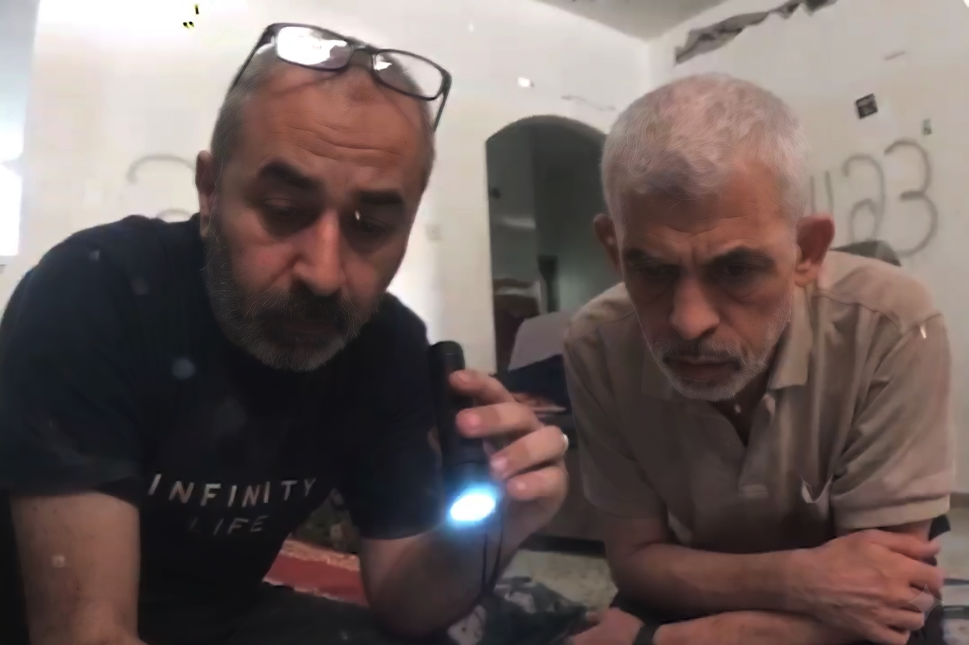 القسام تنشر لقطات جديدة للسنوار وقائد كتيبة تل السلطان برفح قبل استشهادهما