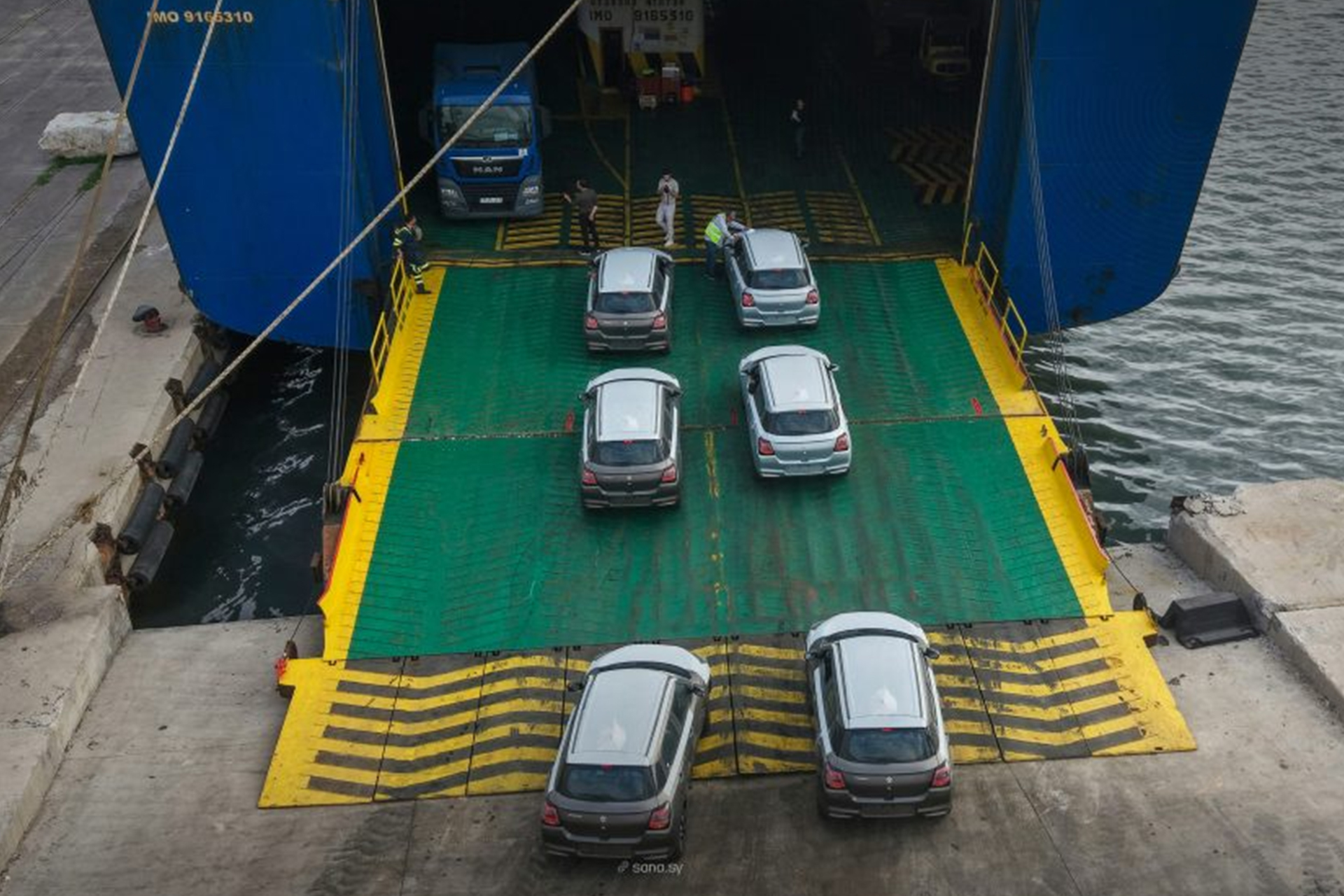 مرفأ اللاذقية يصدر أول شحنة سيارات ترانزيت إلى أوروبا