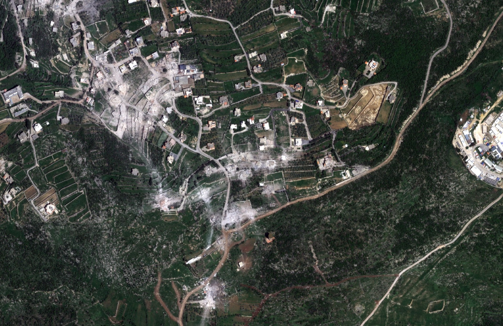 دمار يطال مواقع مدنية ودينية في القوزح وبيت ليف جنوب لبنان