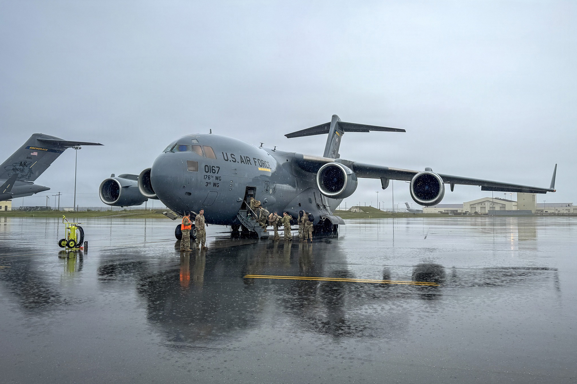 جسر جوي أمريكي إلى الشرق الأوسط ومفاوضات متعثرة.. ماذا تخفي التحركات؟