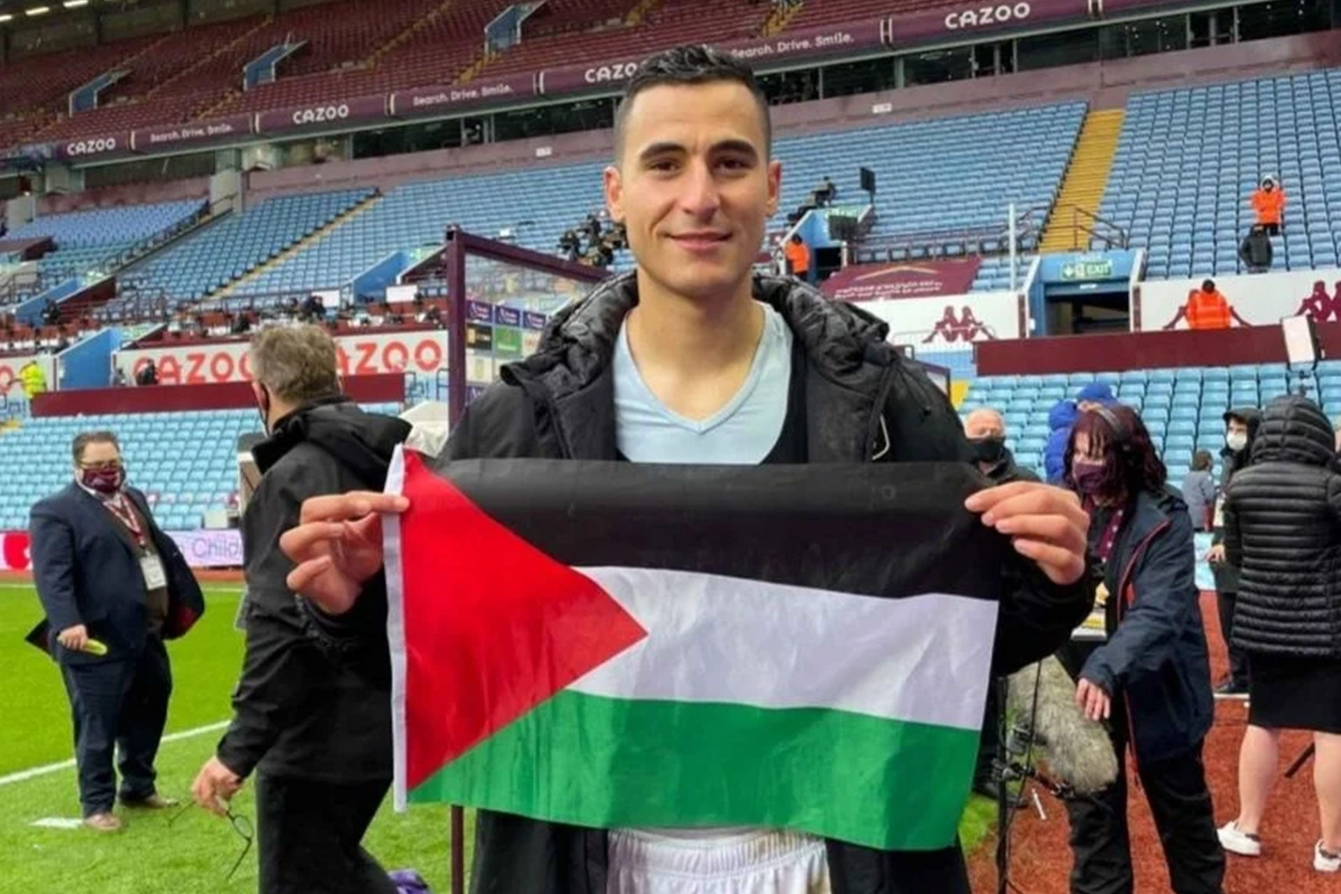 أموال "ماينز" في طريقها لأطفال غزة.. أنور الغازي يهزم ناديه السابق وينتصر للقضية الفلسطينية