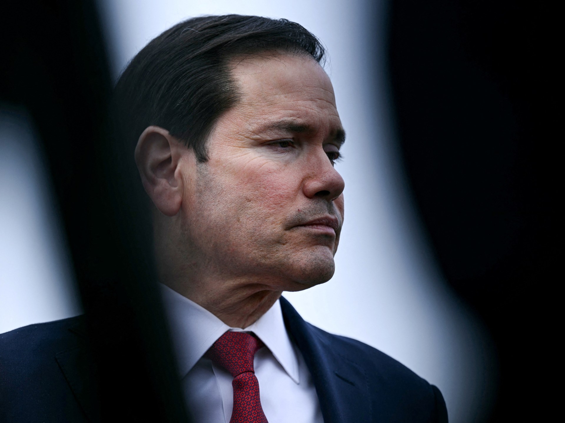 "وزير كل شيء" الغائب عن الطاولة الأهم.. لماذا ينأى روبيو بنفسه عن الملف الإيراني؟