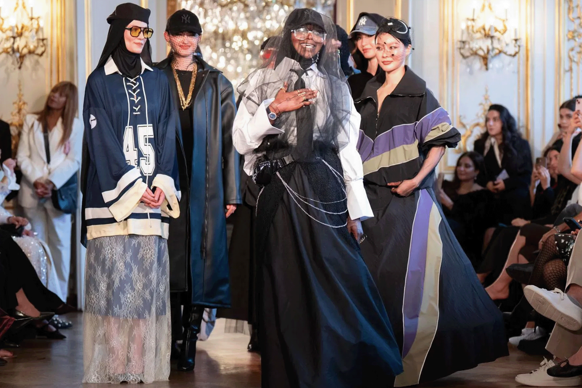 تحت أضواء الشانزليزيه.. "أسبوع الموضة المحتشمة" يتحدى القيود في عاصمة النور