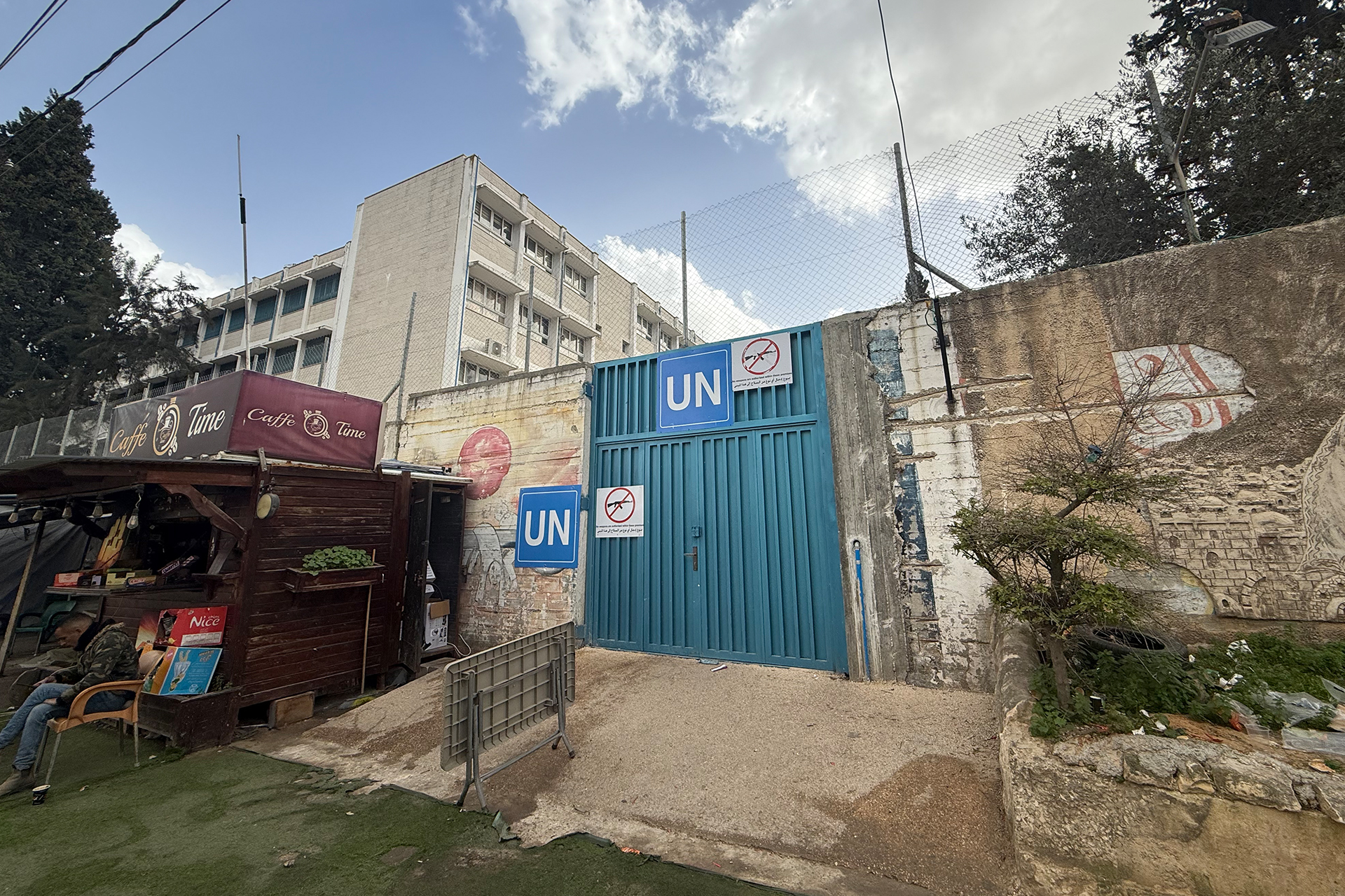 آخرها التعليم.. لماذا تُقلّص الأونروا خدماتها للاجئين في الضفة؟