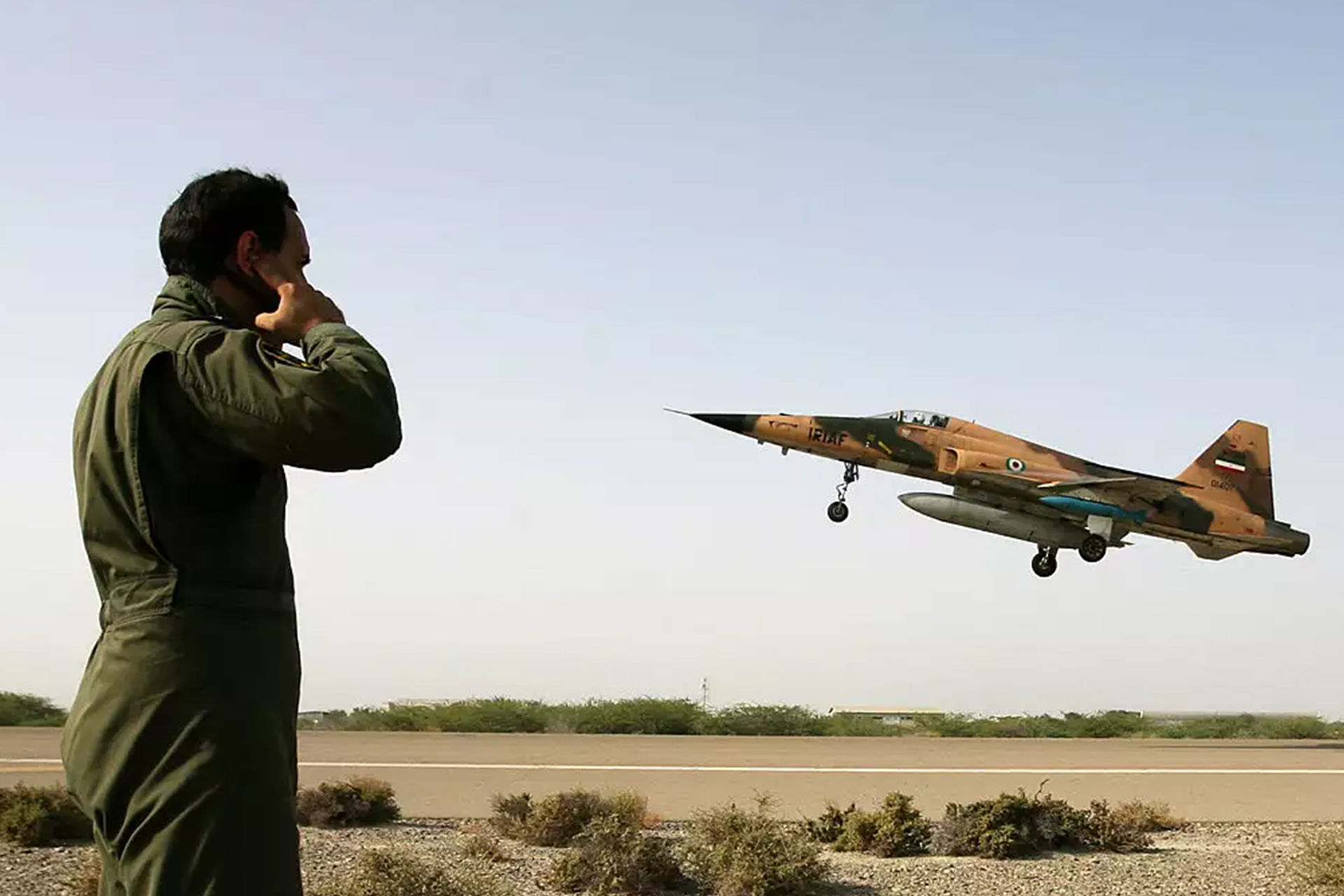 "إف 5" عمرها 60 سنة.. كيف استغلت إيران طائرة قديمة خلال الحرب؟