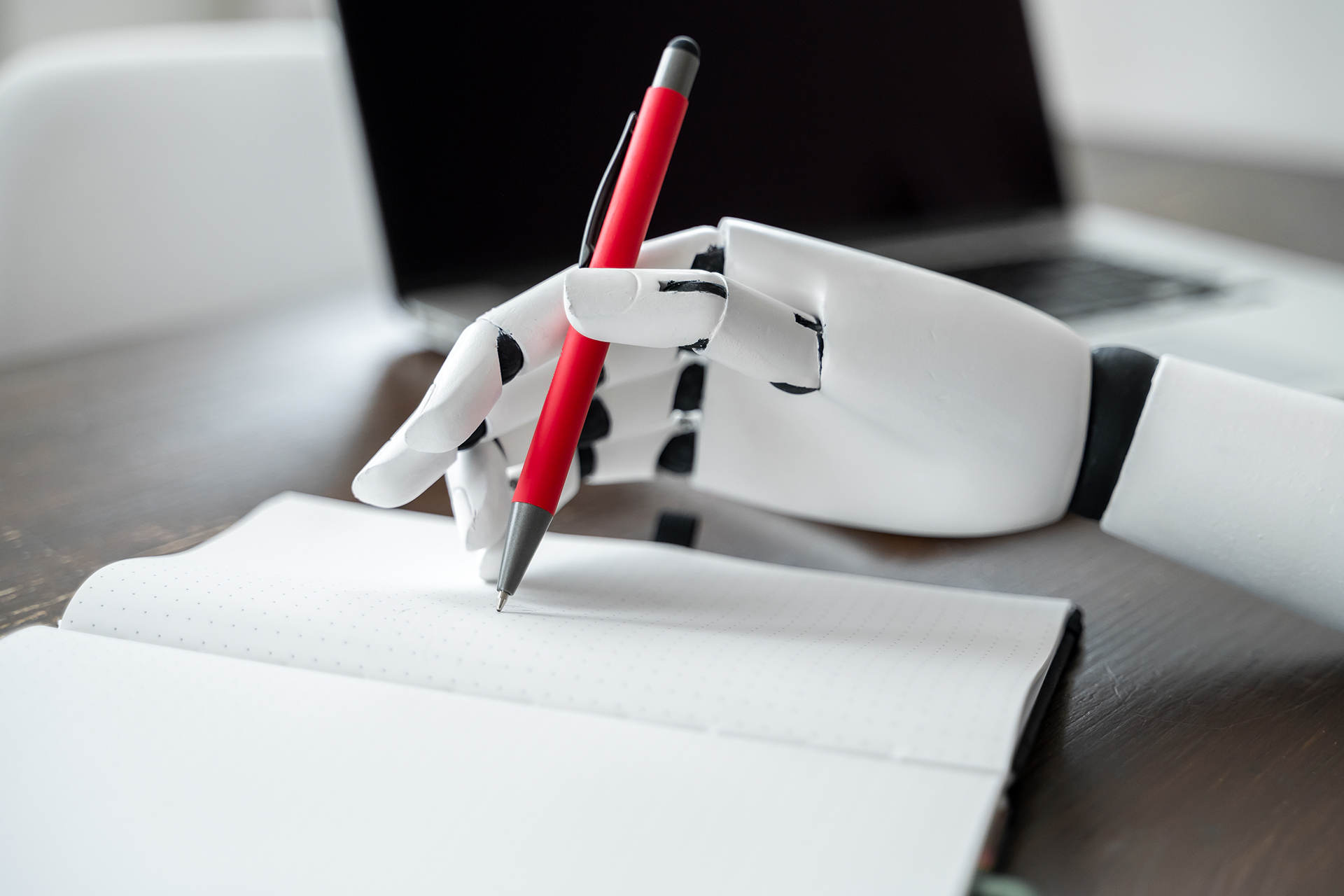 حين تكتب الآلة.. الذكاء الاصطناعي يهدد صناعة الرواية