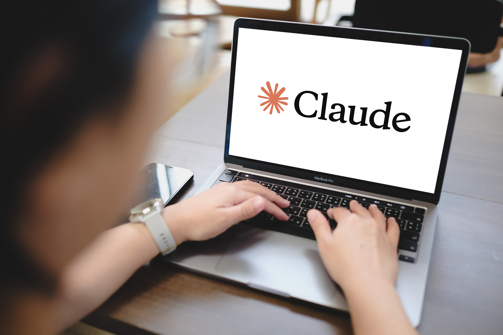 أنثروبيك تخترق عالم التصميم الاحترافي الذكي بأداة "كلود ديزاين"