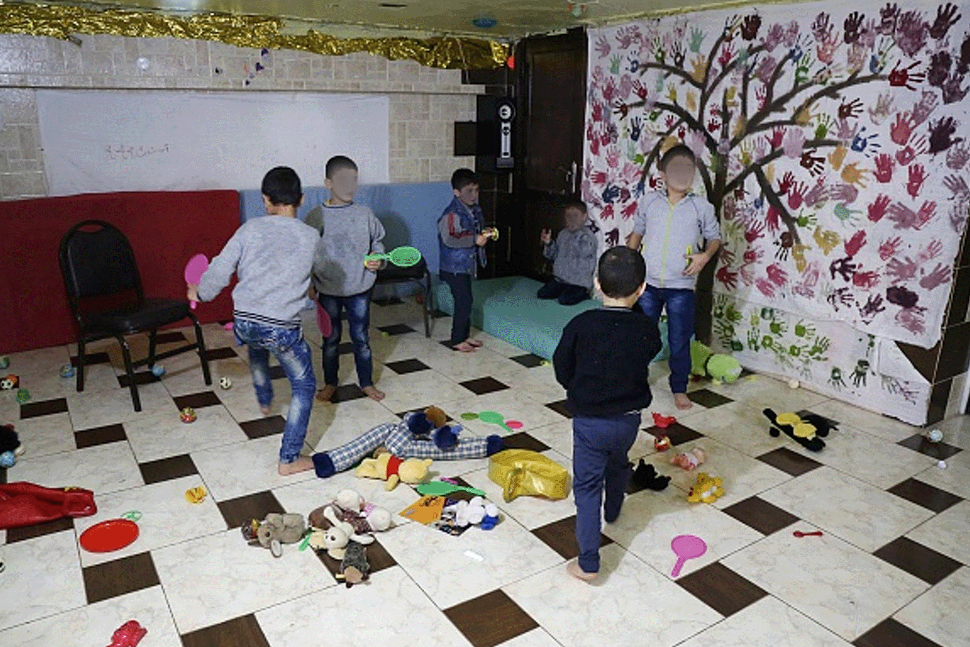 إعادة 194 طفلا من أبناء معتقلي عهد الأسد لعائلاتهم بسوريا