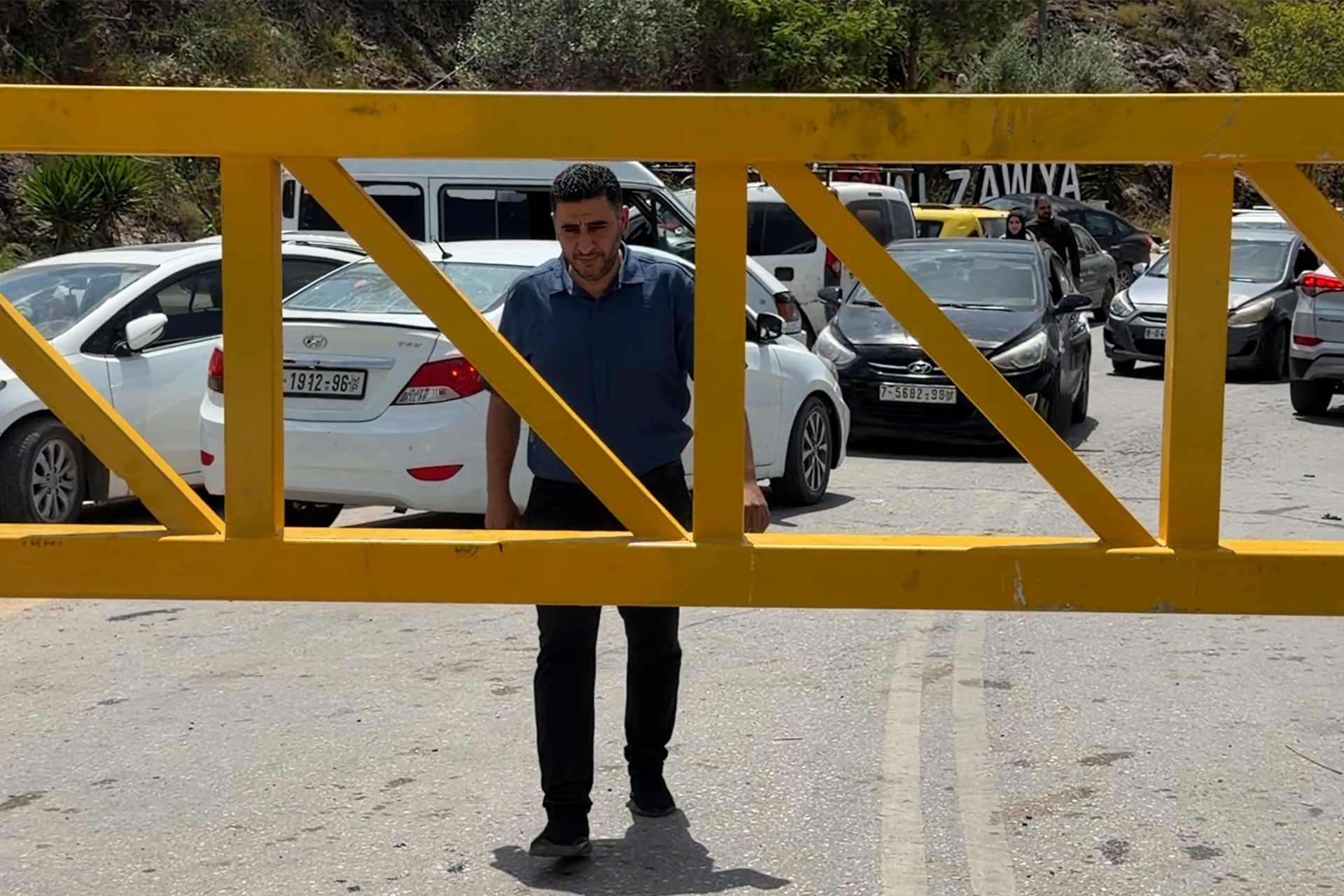 حواجز الاحتلال تخنق بلدة "الزاوية" الفلسطينية