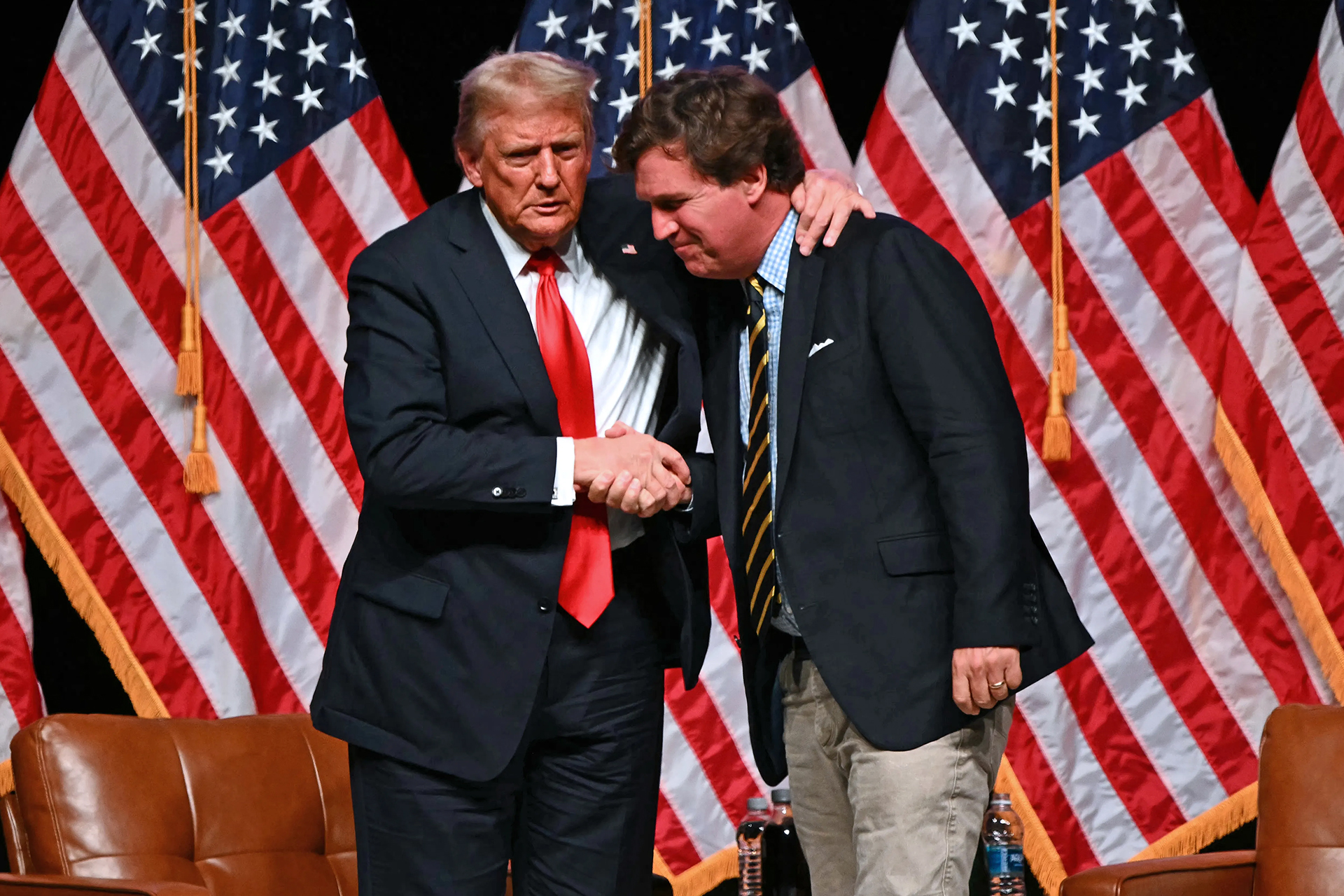 حرب إيران في قلب الخلاف.. خفايا القطيعة بين كارلسون وترمب