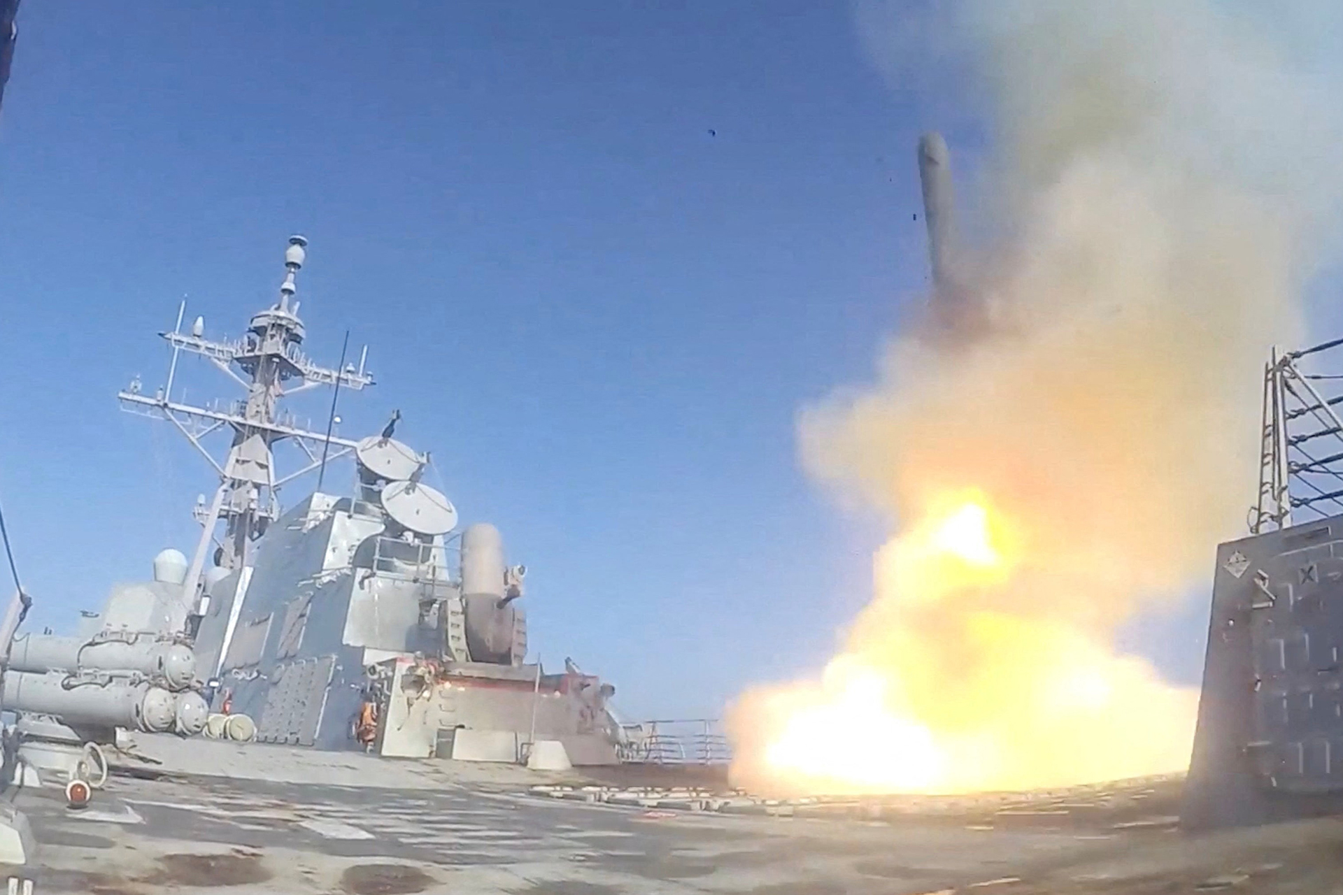 كابوس ترمب: أسلحة لم تنفجر بيد طهران وحرب تستمر بلا نهاية