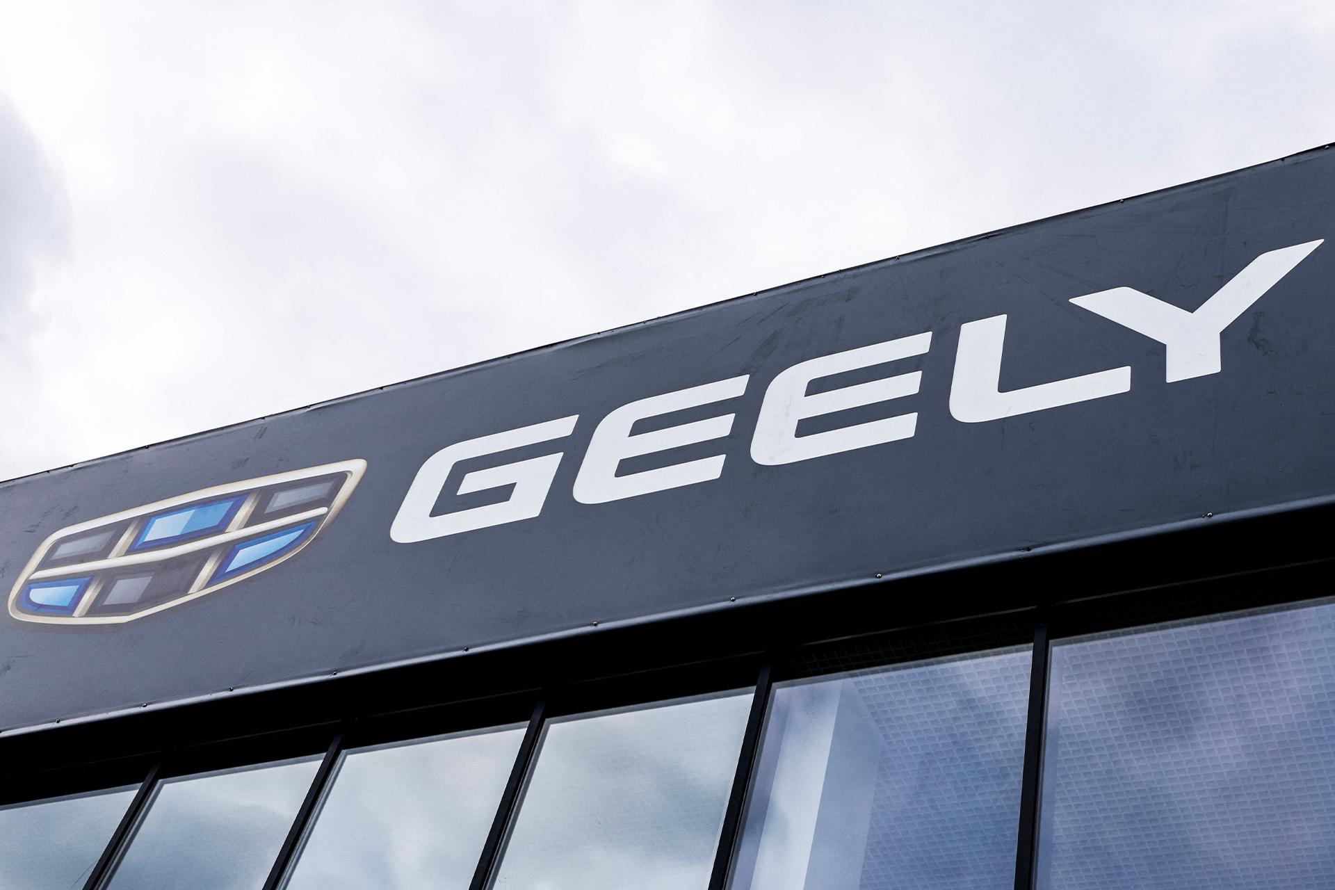 جيلي تحطم أرقام "غينيس" بمحرك فائق الكفاءة