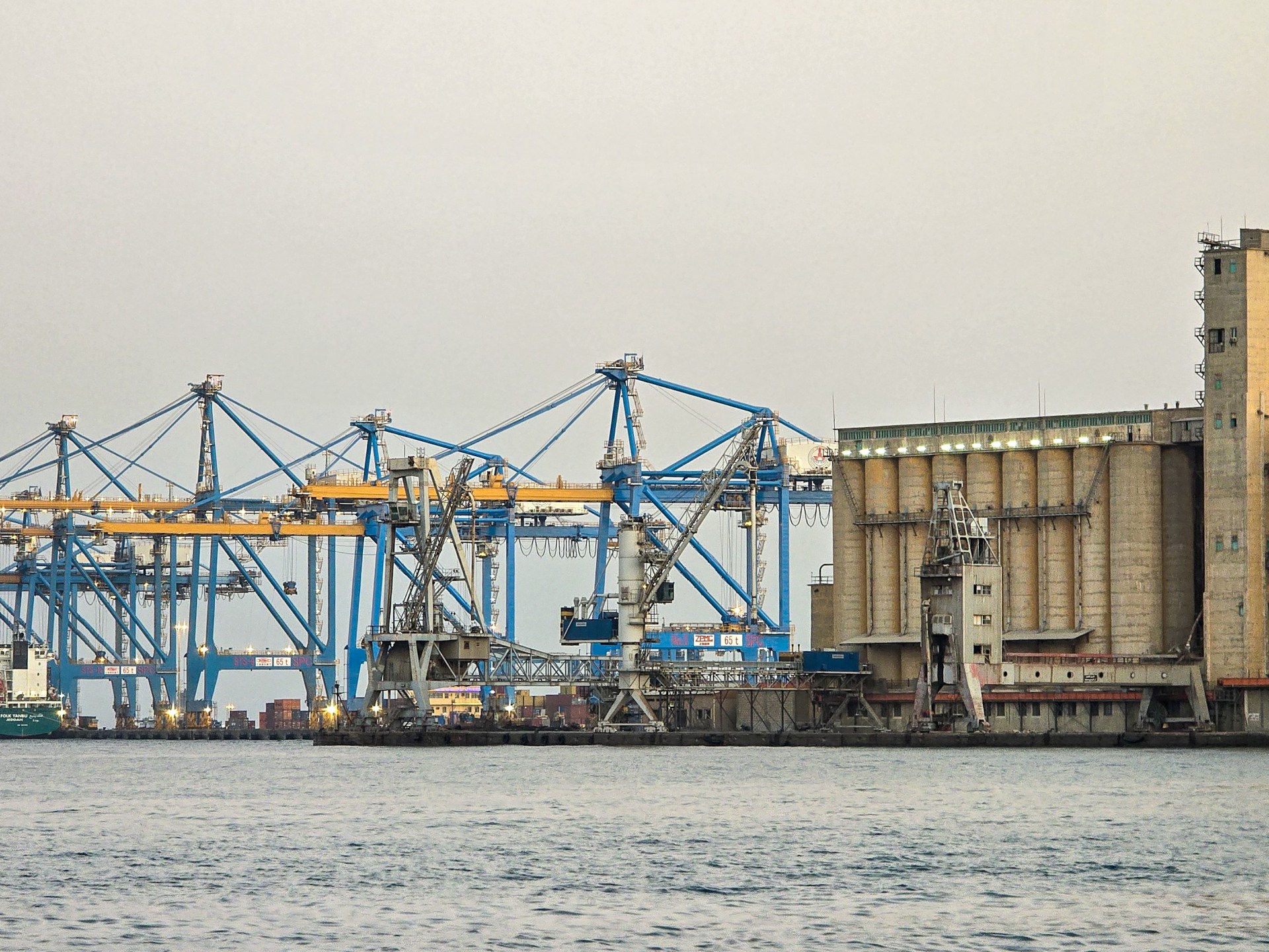 كيف غيّرت الحرب في السودان دور موانئ البلاد؟