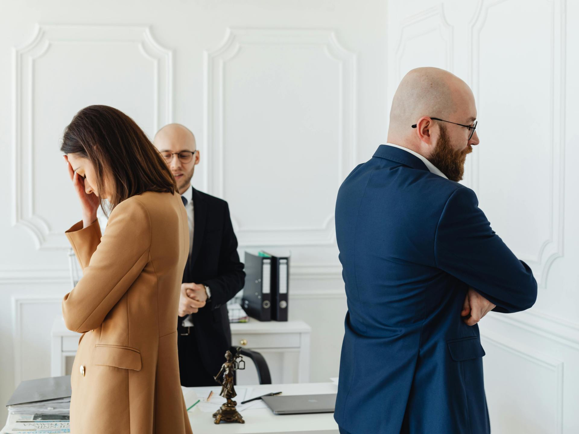 الطلاق العاطفي.. هل يحمي الأطفال أم يتركهم في بيت بلا نبض؟