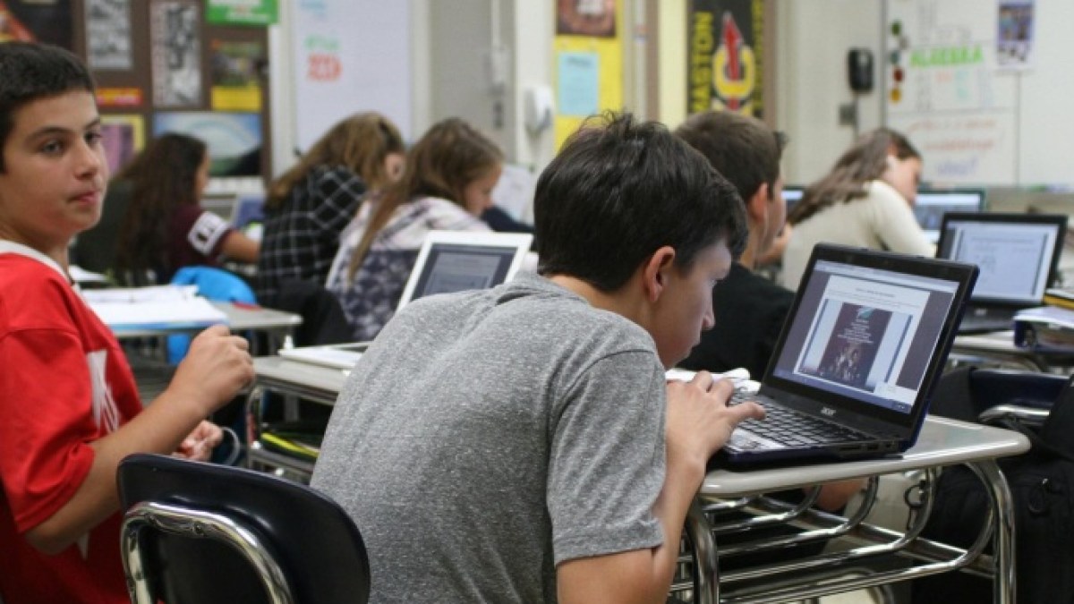 هكذا تمتد حرب ترمب على المهاجرين إلى أبنائهم