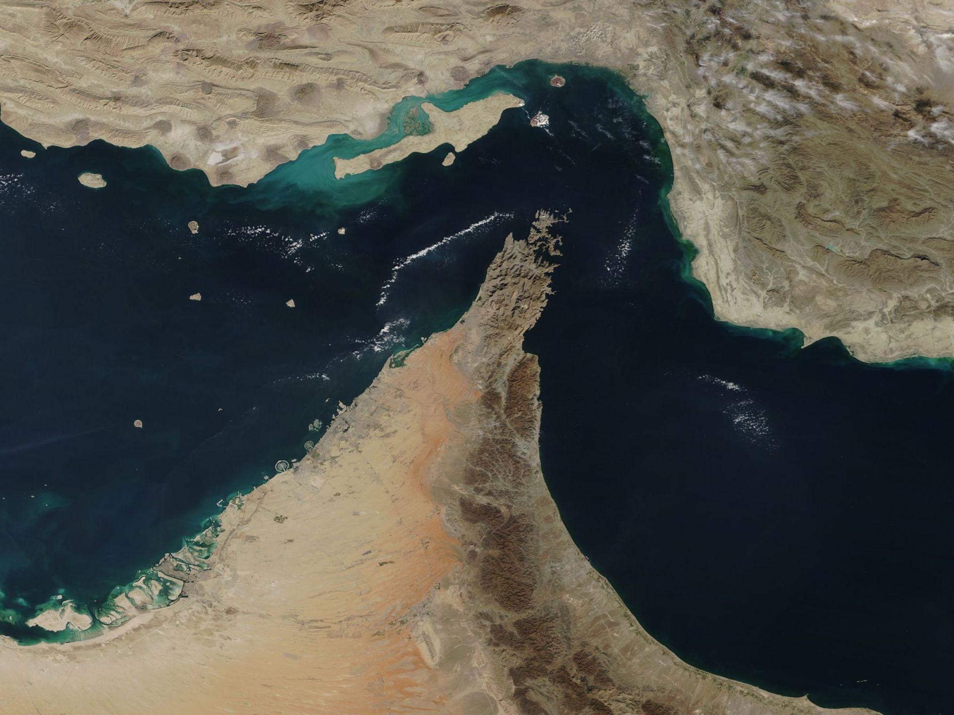 أعجوبة صنعتها تصادمات القارات.. ما قصة مضيق هرمز الجيولوجية؟