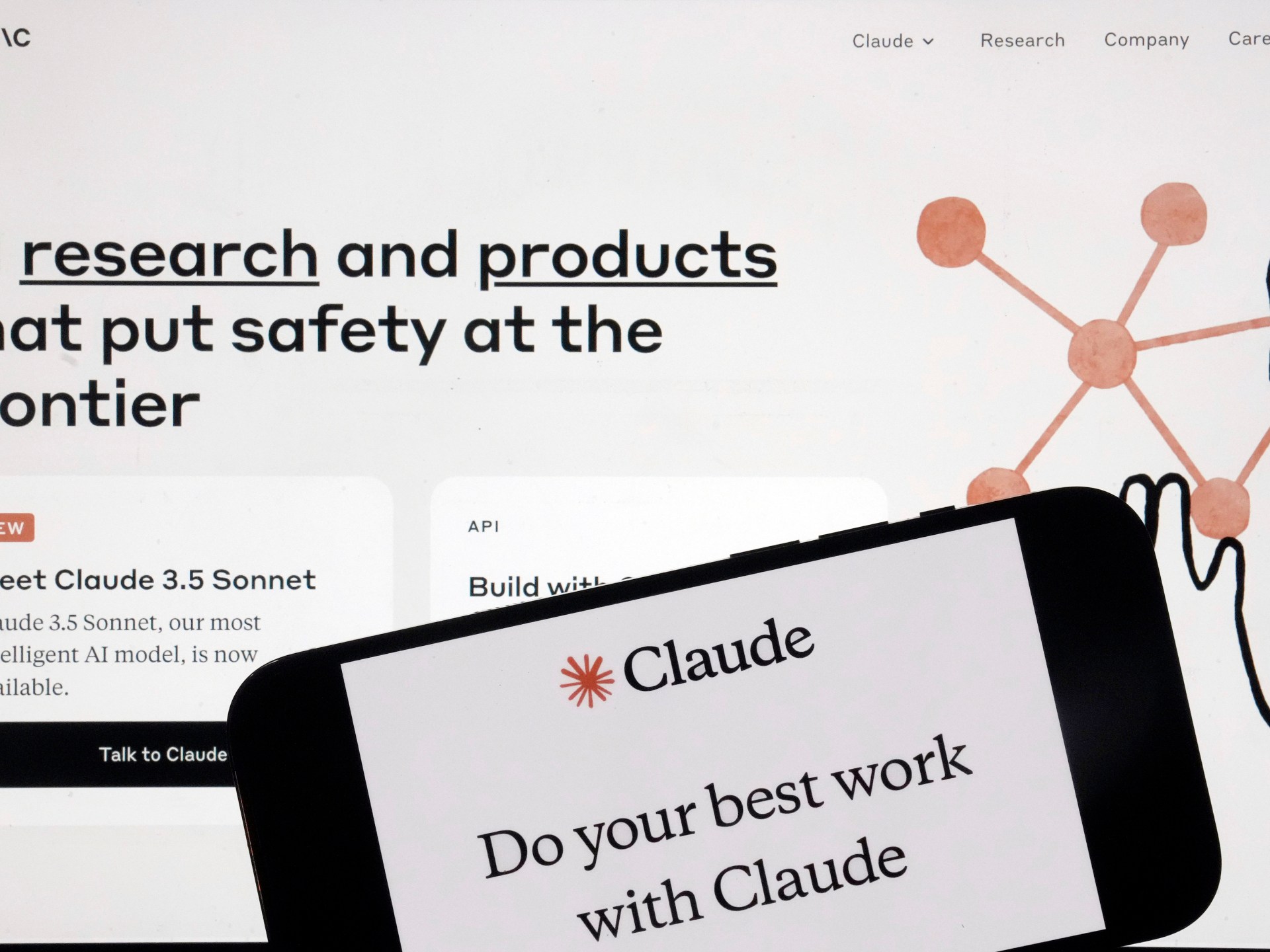 مستغلة الإقبال الواسع على "كلود".. "آنثروبيك" تغير سياستها التسعيرية