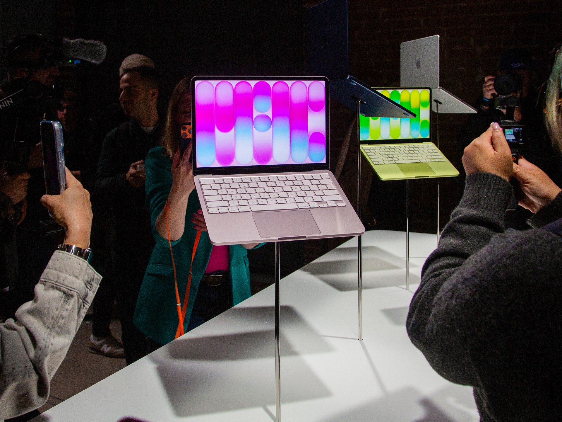 أقوى من بعض الحواسيب المكتبية.. تسريبات تكشف قدرات الجيل القادم من "ماك بوك نيو"