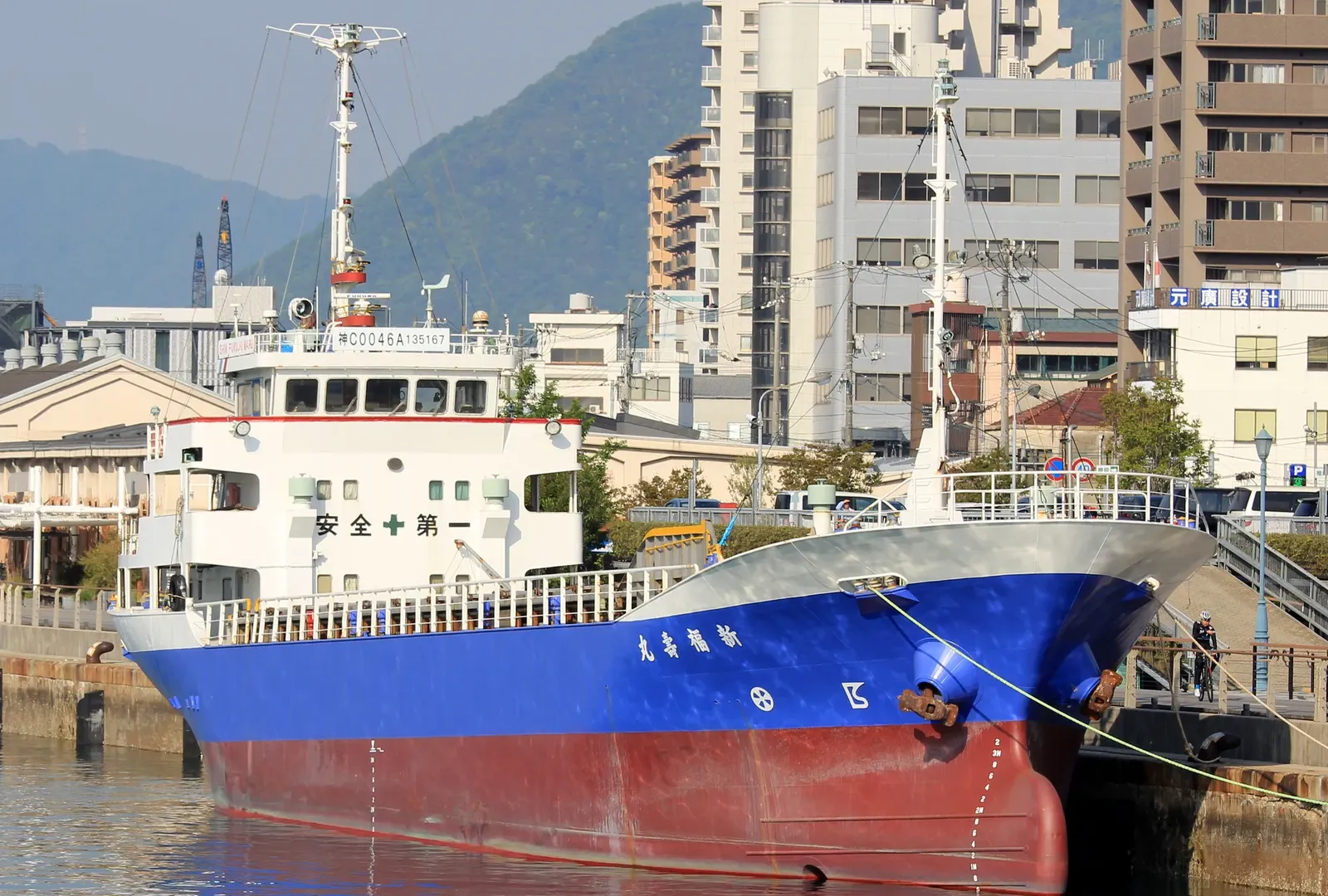 بيانات ملاحية لعبور 8 سفن هرمز.. غالبيتها مرتبطة بموانئ إيرانية