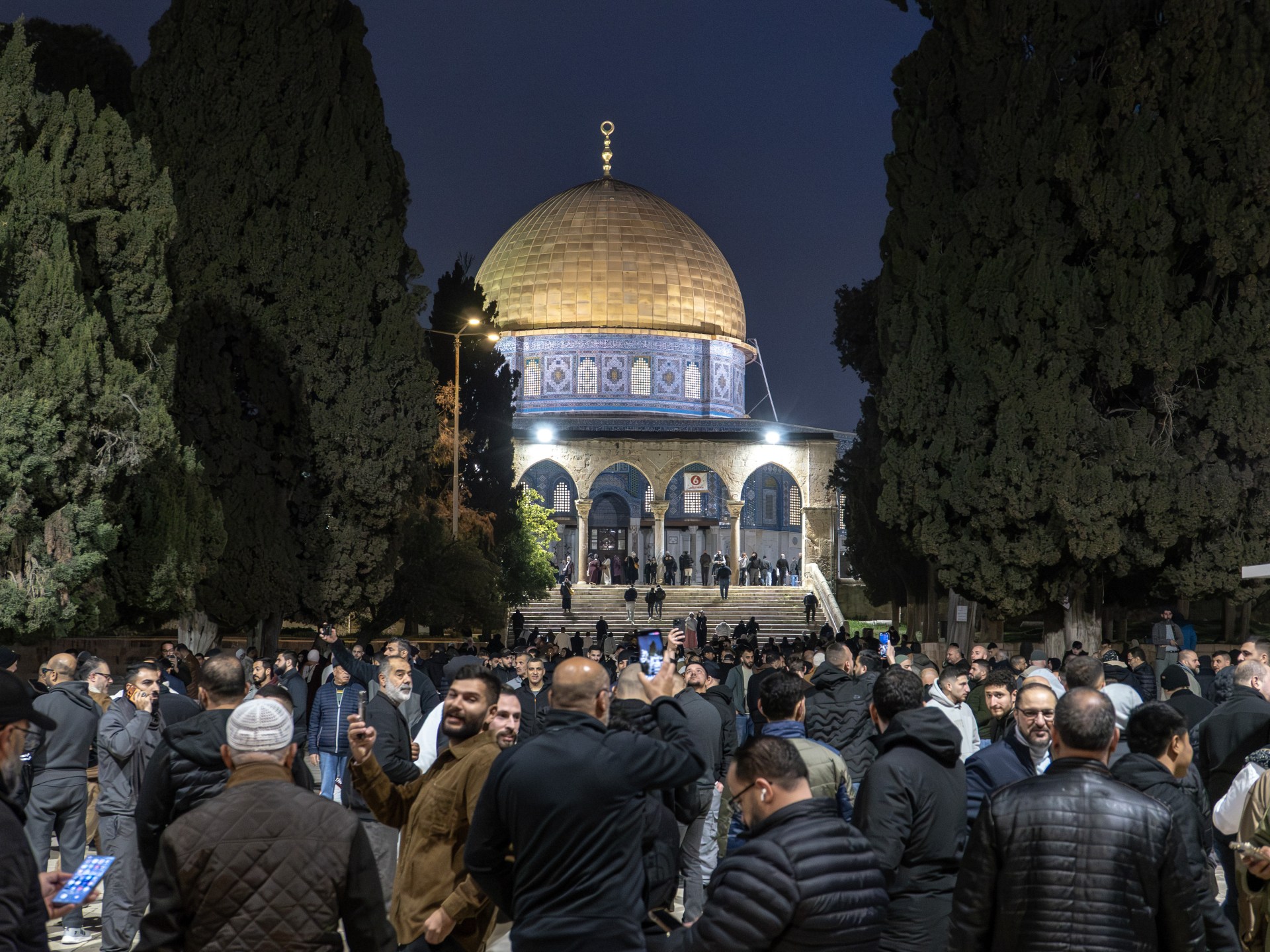 المصلون يعودون للأقصى ومعركة الوصاية مستمرة