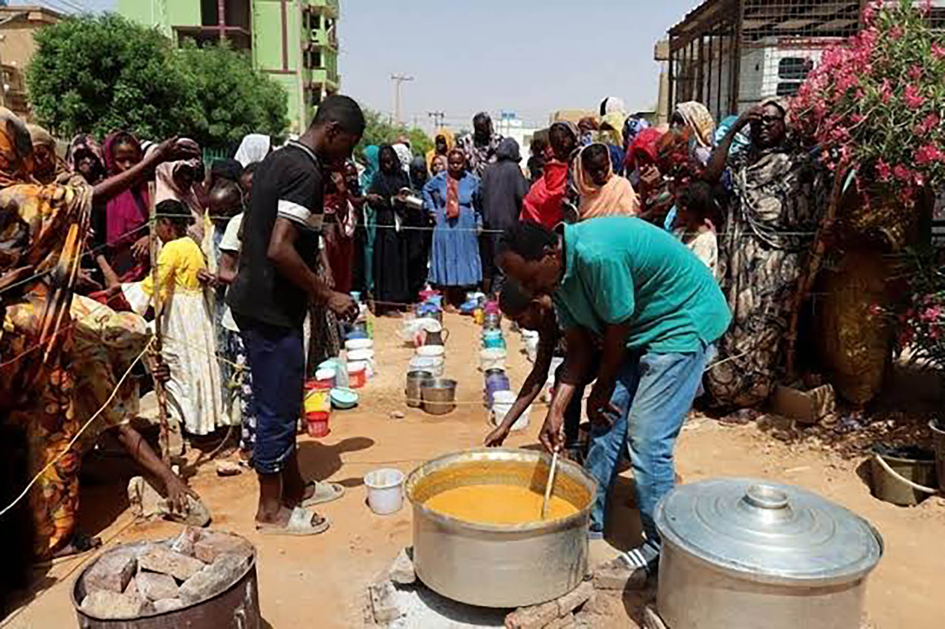 فايننشال تايمز: غرف الاستجابة للطوارئ بصيص الأمل الوحيد بالسودان