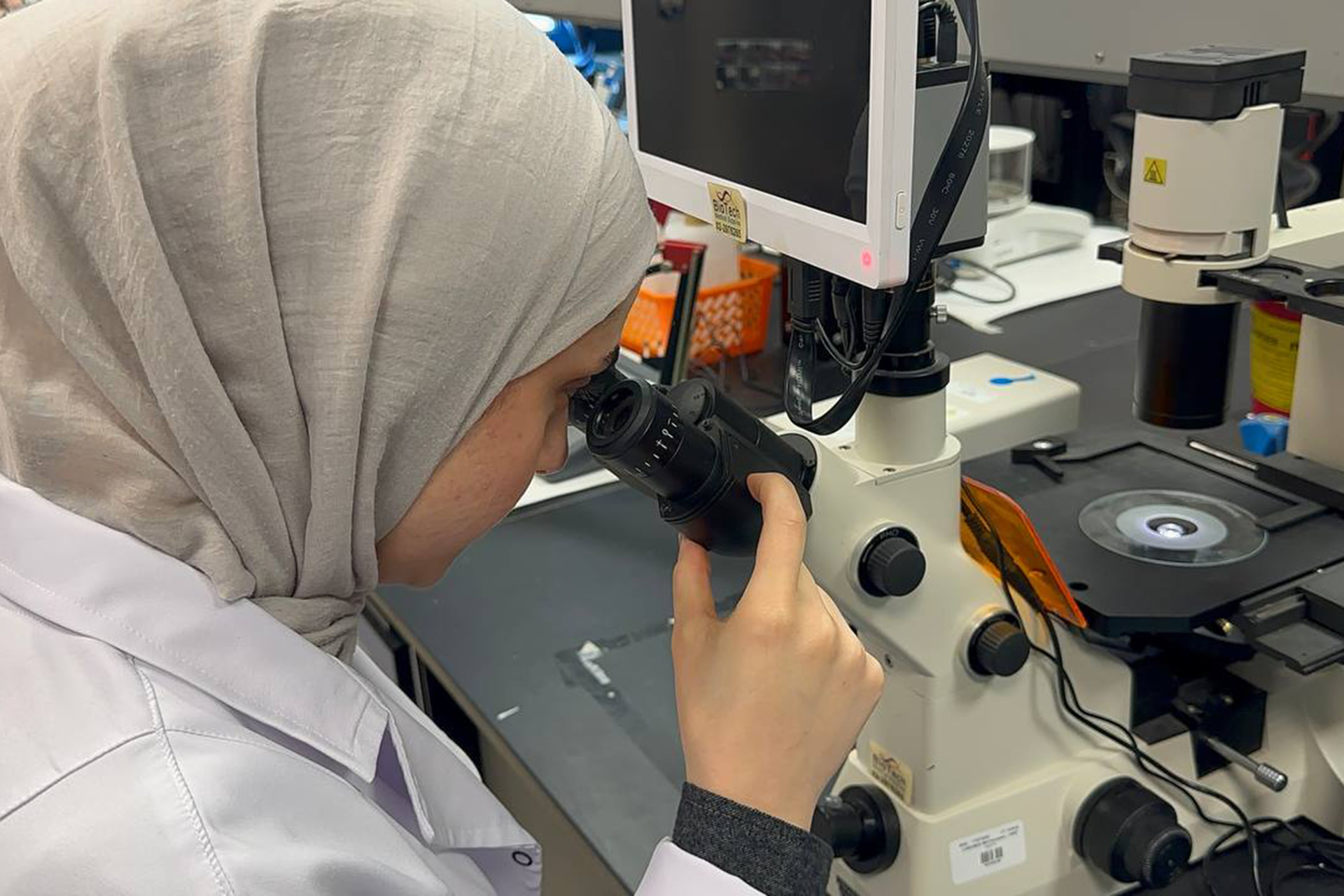 طالبة فلسطينية تقود أبحاثا واعدة في علوم الدماغ