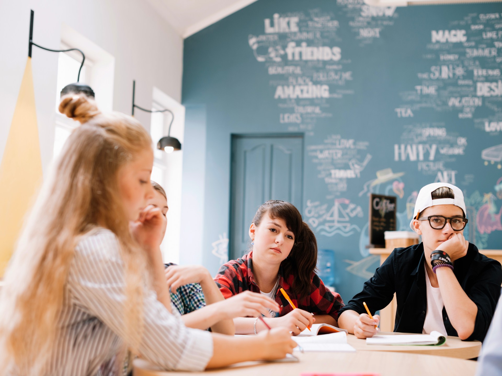 "ما تعلمته عن المال".. طالبة تشرح للأطفال أساسيات إدارة الأموال في سن مبكرة