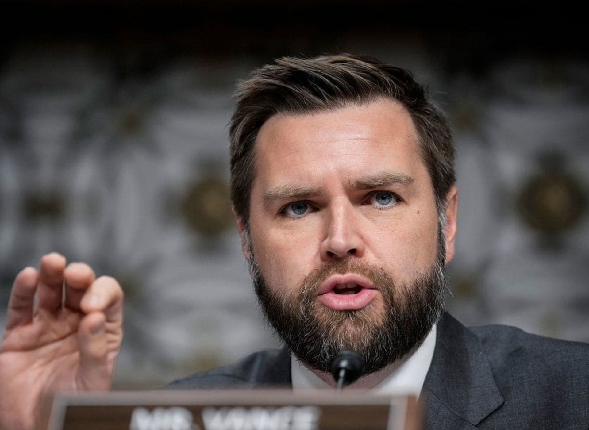 غياب فانس عن إسلام آباد.. ماذا يعني لمفاوضات إيران؟