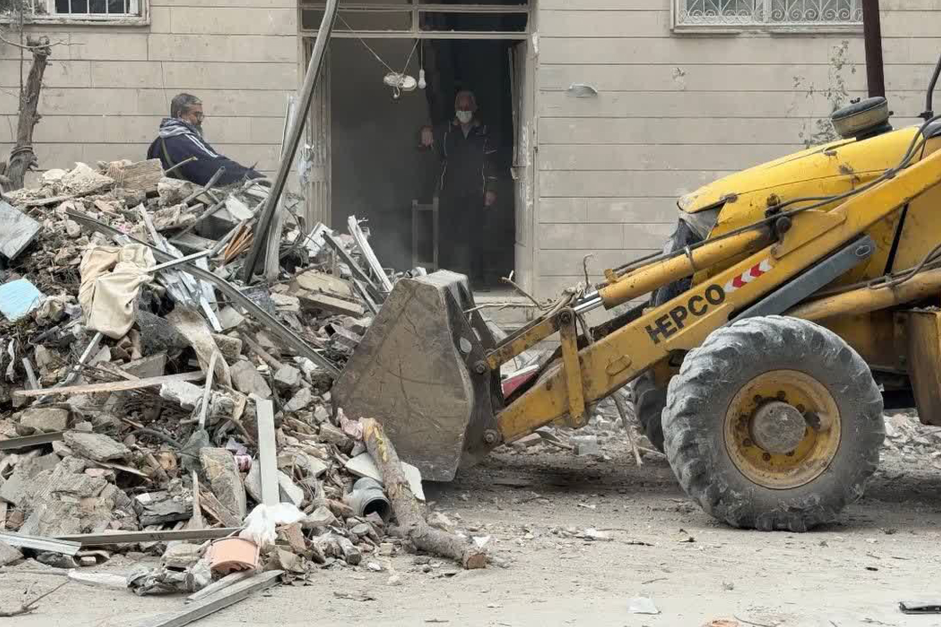 هدنة الرافعات.. كيف استثمرت إيران وقف إطلاق النار لترميم ما دمرته الحرب؟