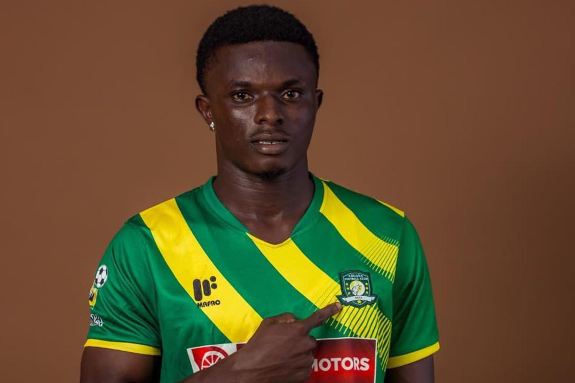 مقتل لاعب غاني إثر هجوم مسلح على حافلة فريقه