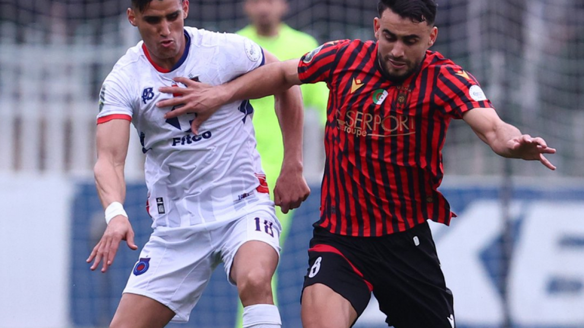 شاهد.. طرد وإلغاء هدفين في مباراة مثيرة بين اتحاد العاصمة وأولمبيك آسفي بكأس الكونفدرالية