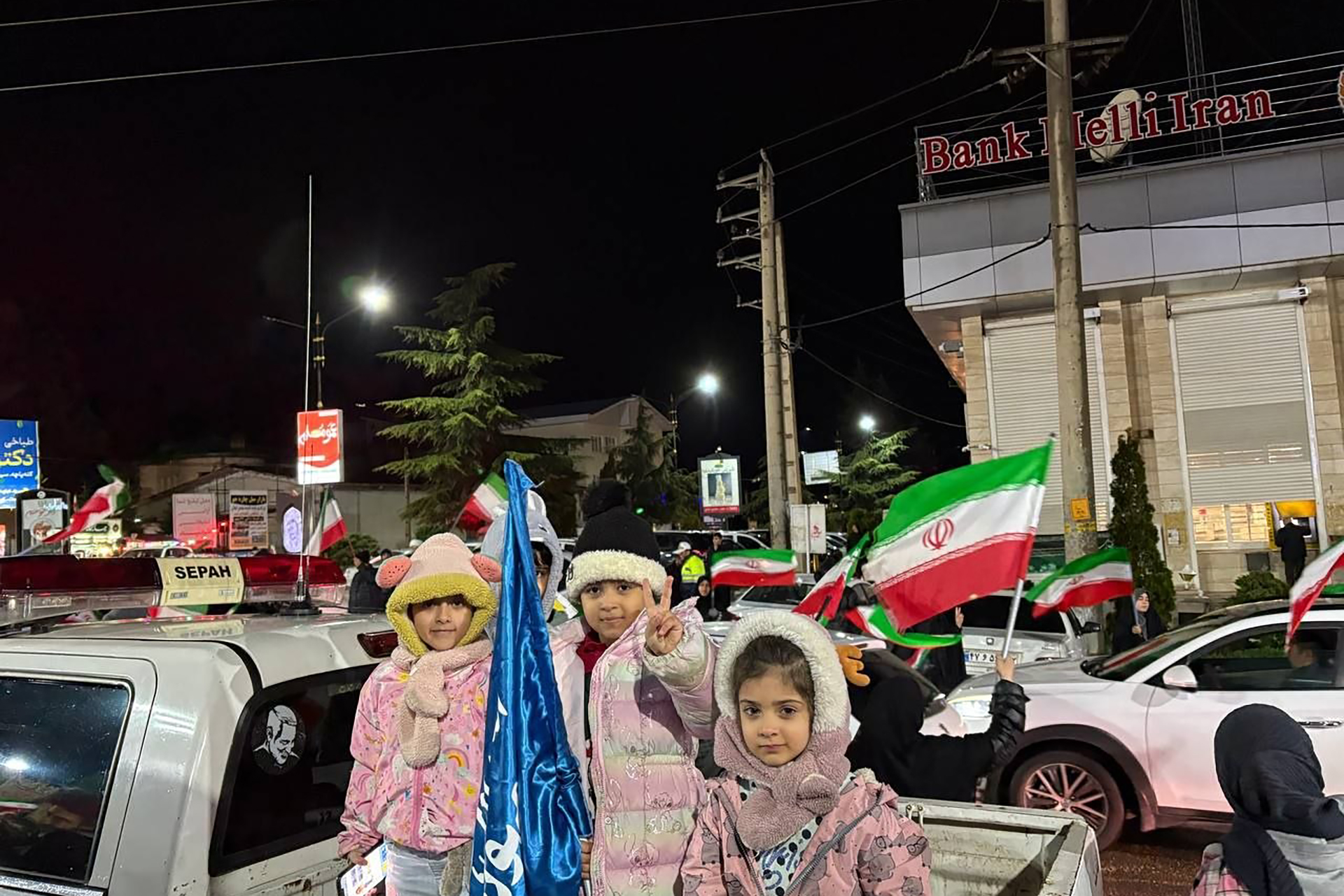 الجوار والمونديال والتجديد النصفي.. عناصر مؤثرة في قراءة الإيرانيين لمستقبل الحرب