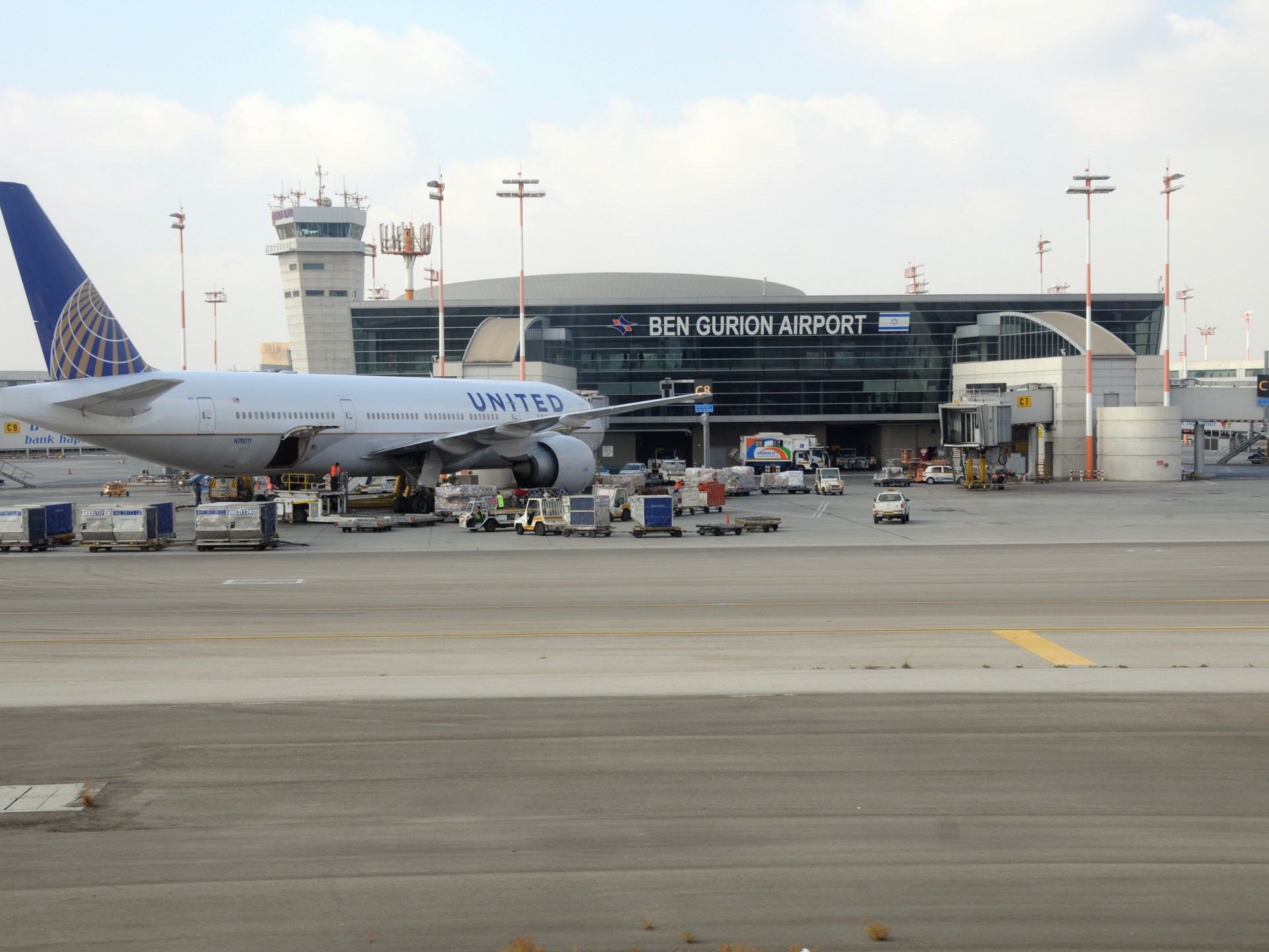 وكالة أوروبية توصي شركات الطيران بتمديد حظر السفر لإسرائيل