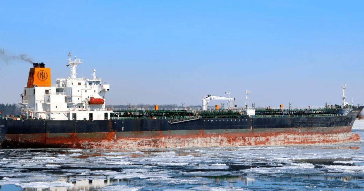 4 سفن فقط تعبر هرمز بلا وجهات إيرانية معلنة