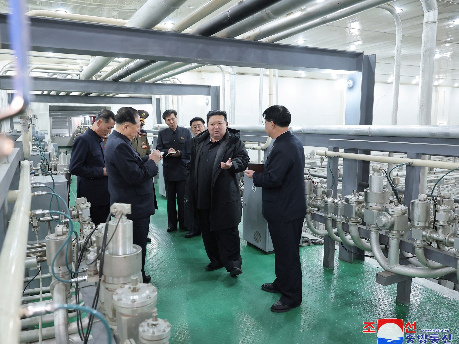 صنداي تايمز: هل يصبح السلاح النووي بوليصة تأمين للأنظمة المغضوب عليها؟