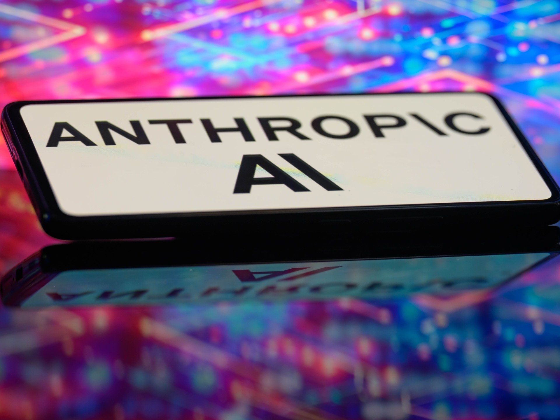 أنثروبيك.. شركة قيّدت استخدام الحكومة الأمريكية لذكائها الاصطناعي