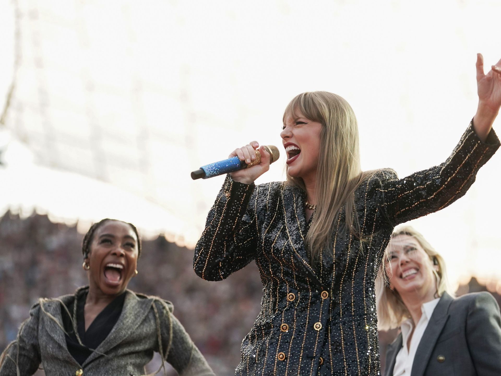 تايلور سويفت في عصر الذكاء الاصطناعي.. حين يصبح الصوت علامة تجارية