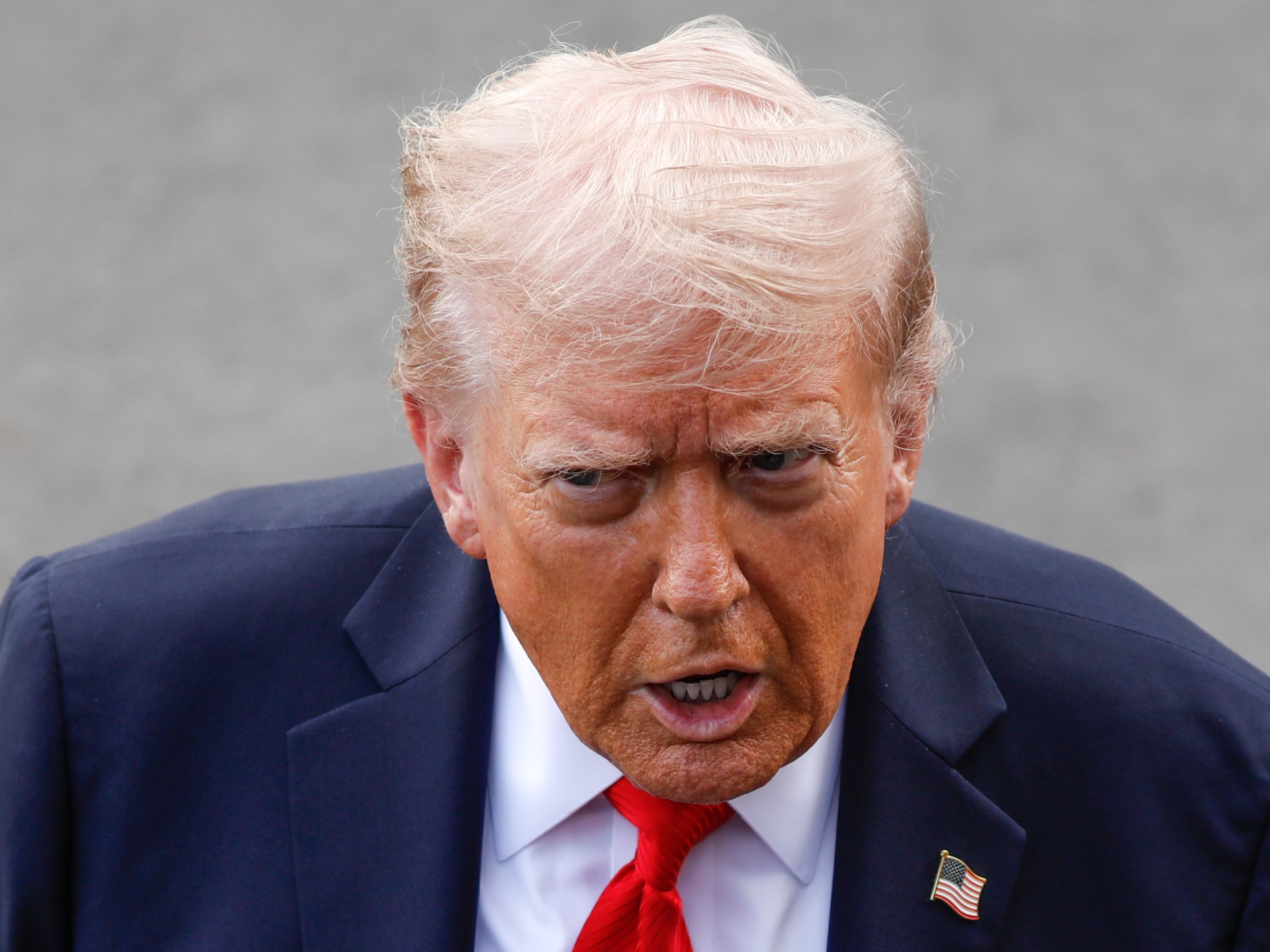 كاتب بريطاني: آلة ترمب الزمنية تعيد البشرية إلى عصور الظلام