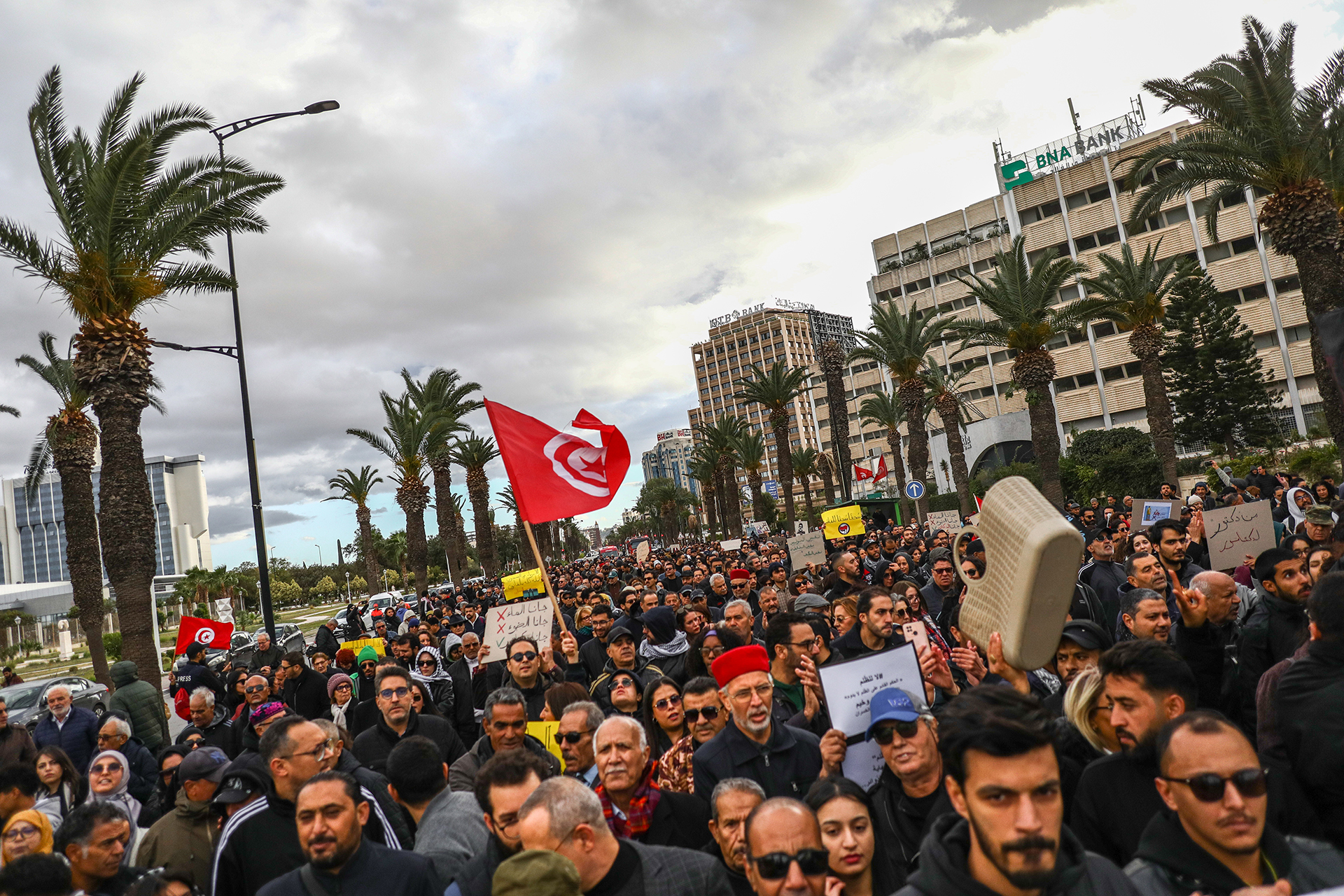 القضاء التونسي.. إنفاذ للقانون أم "تصفية حسابات" مع المعارضة؟