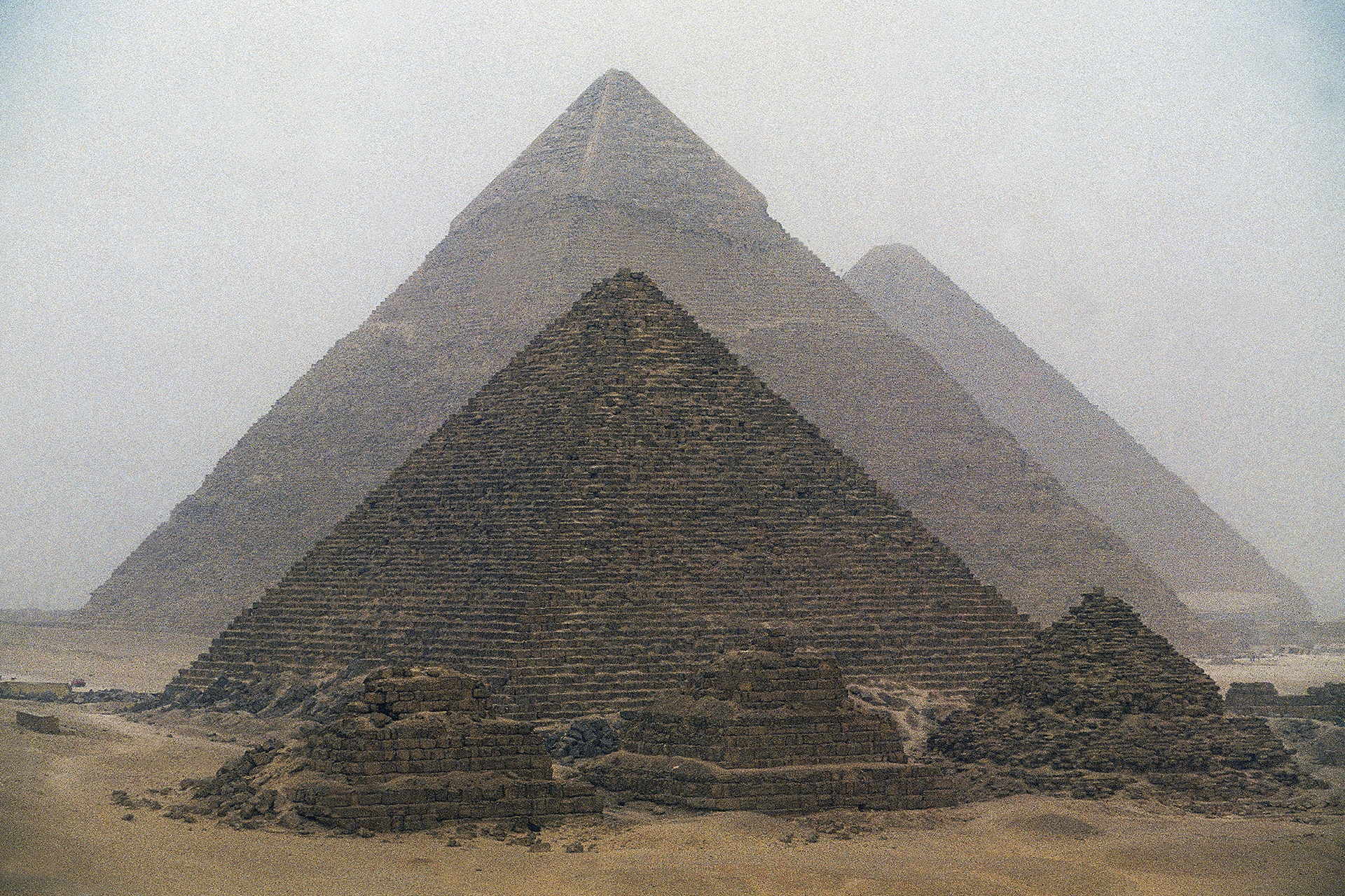 ممر حلزوني سري.. النظرية الأكثر قبولا لبناء الهرم الأكبر