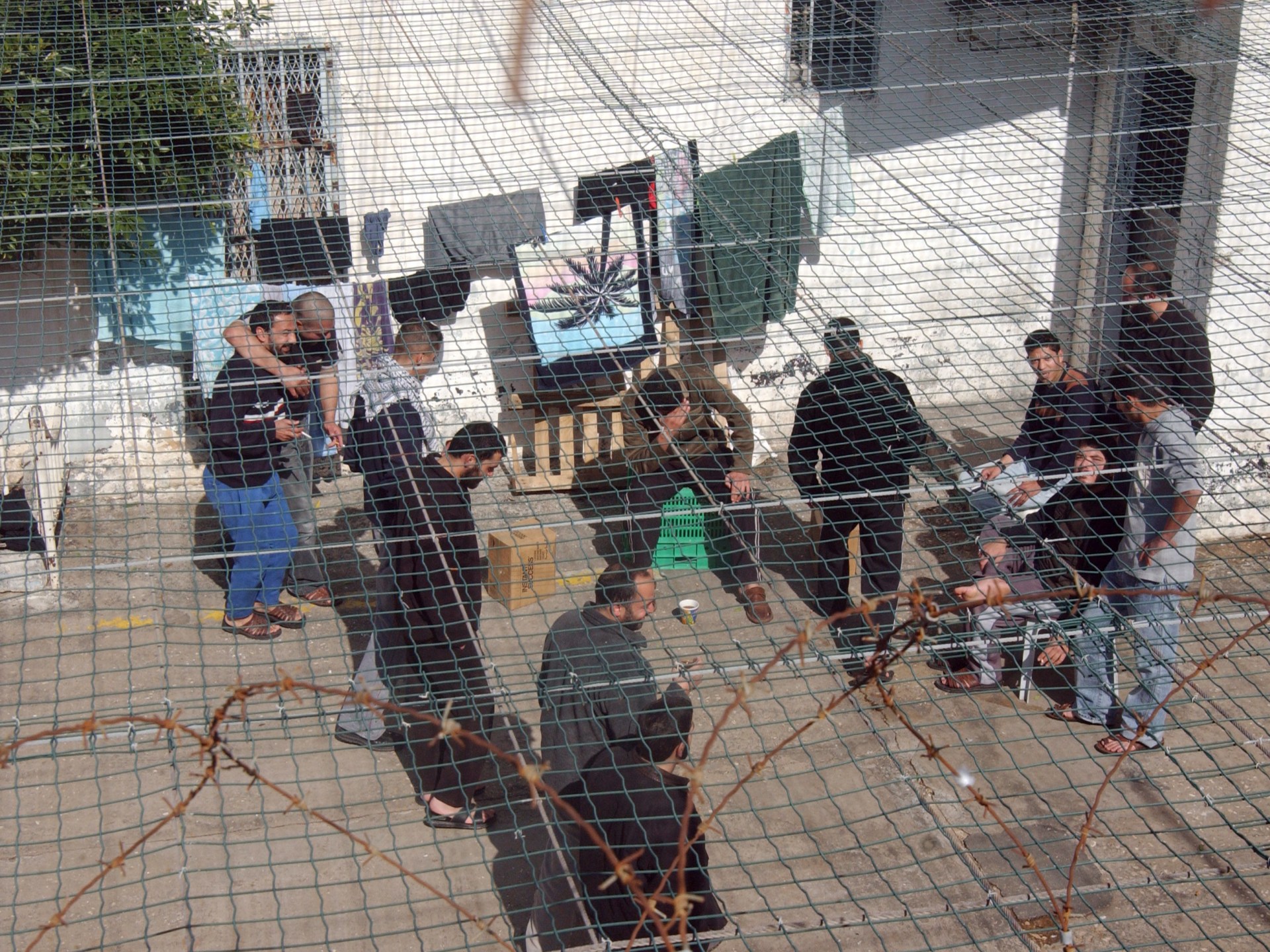 مؤسسات فلسطينية: 9600 أسير بسجون إسرائيل حتى مطلع أبريل