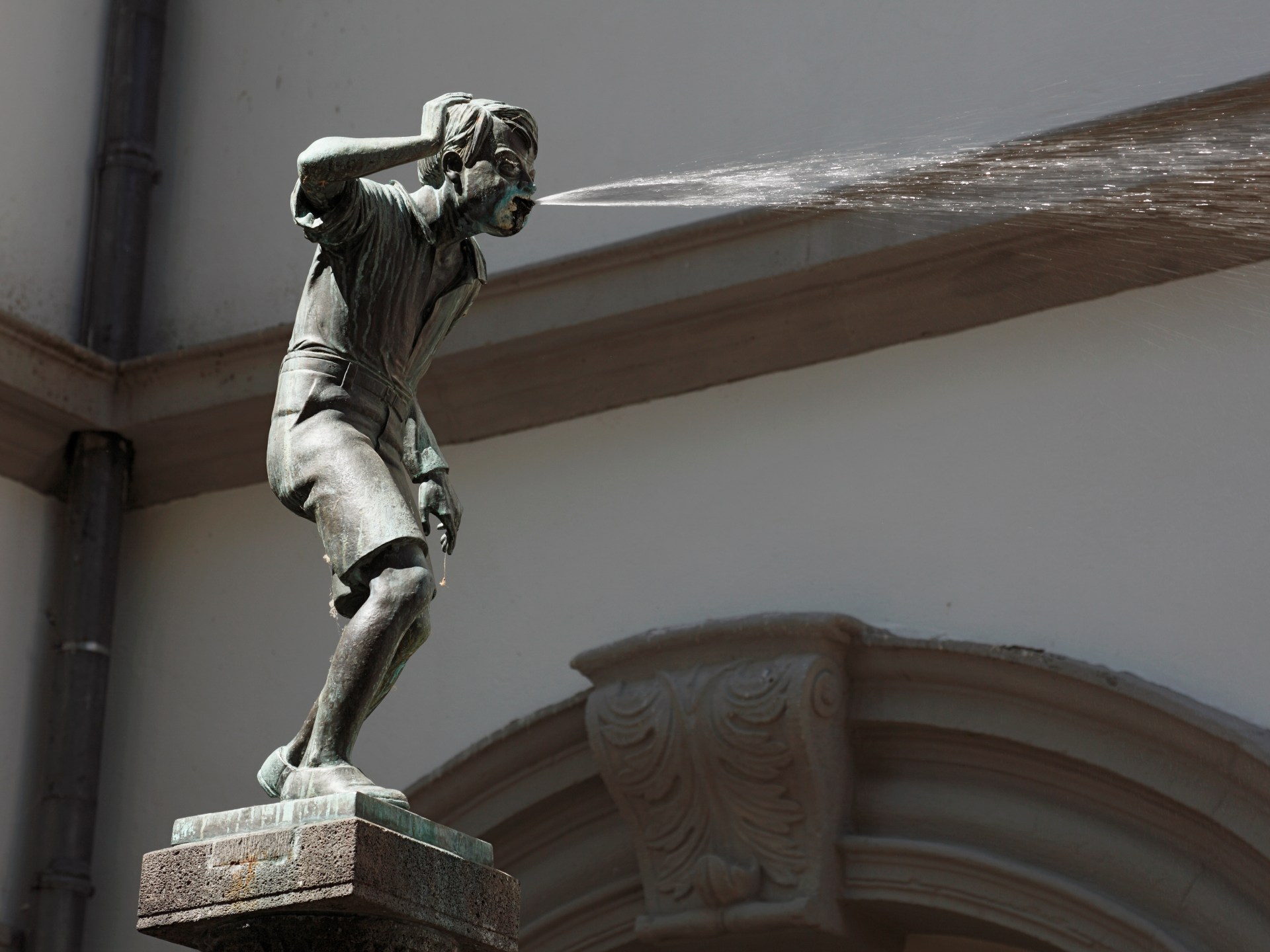 "الشانغل" الهجين.. الولد الشقي الذي صنع الفكاهة والاندماج بكوبلنز الألمانية