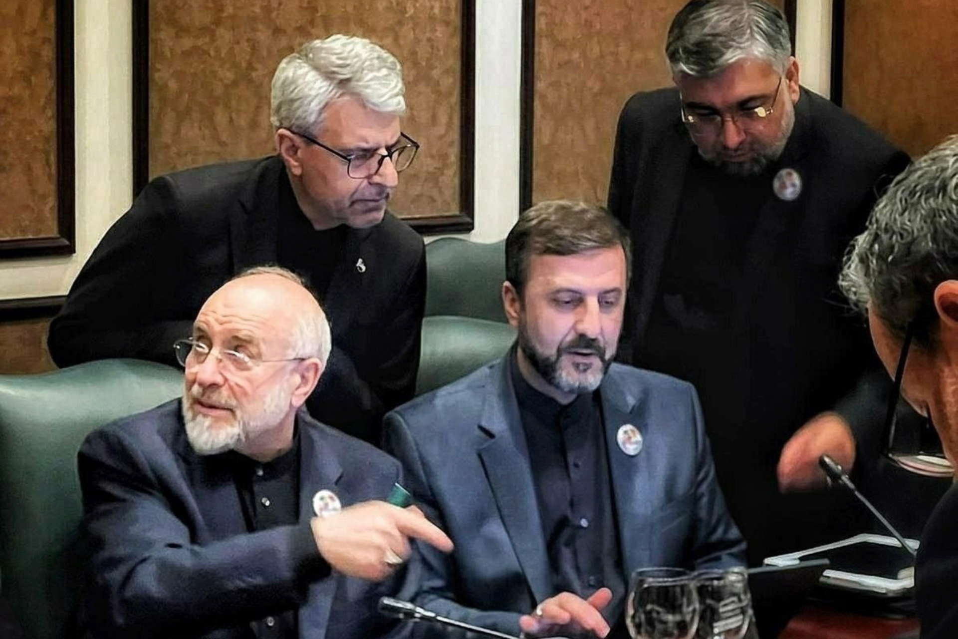 أكسيوس: مهلة إضافية من ترمب وانقسام داخل إيران بين المفاوضين والجيش