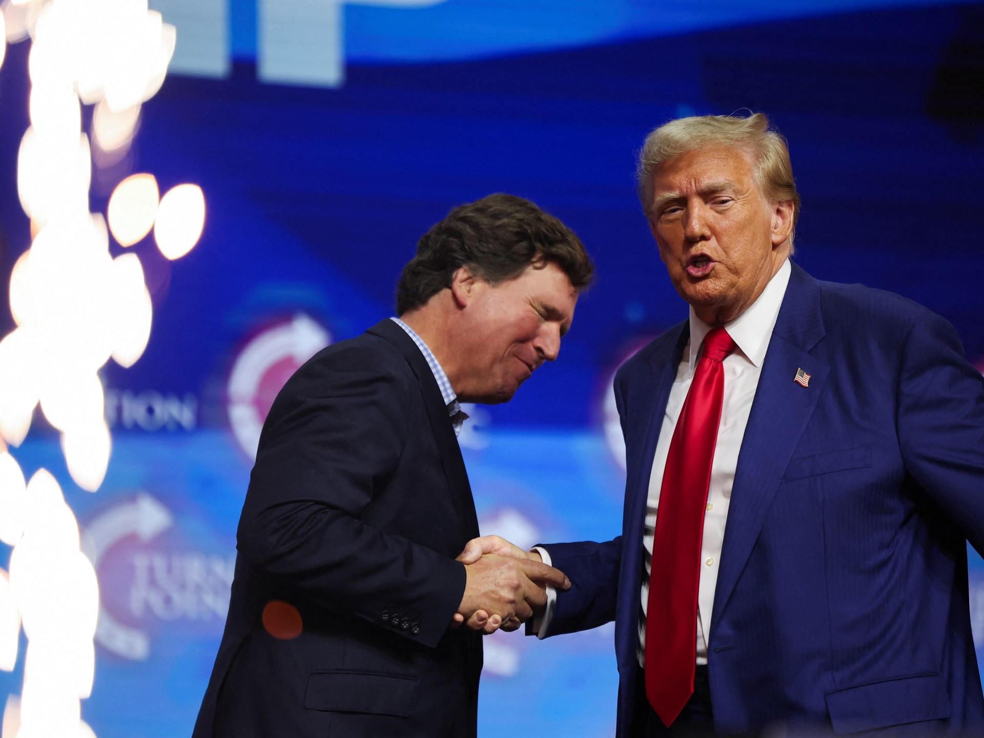 "سأظل معذبا بسبب ذلك".. تاكر كارلسون يعتذر عن دعمه ترمب