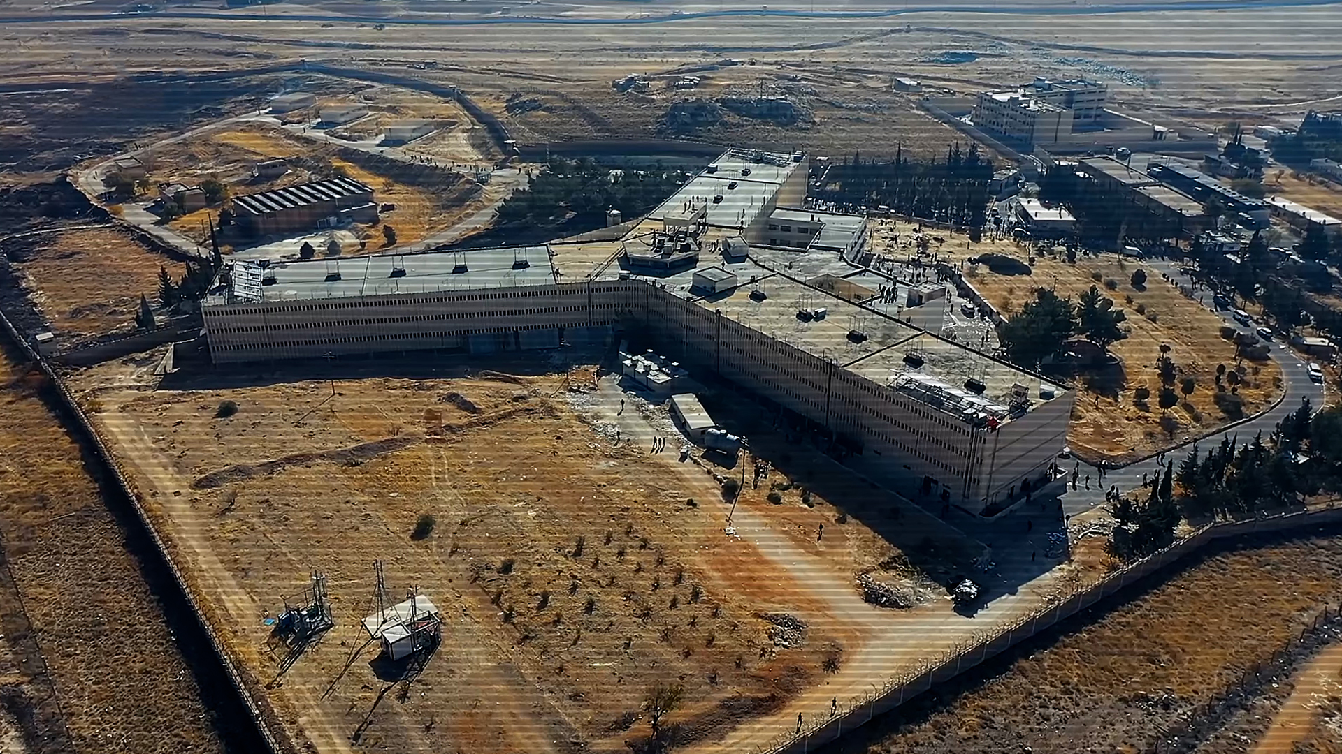 مشاهد تُعرض لأول مرة من داخل صيدنايا وأسئلة عمّن سرق "ذاكرة السجن"؟