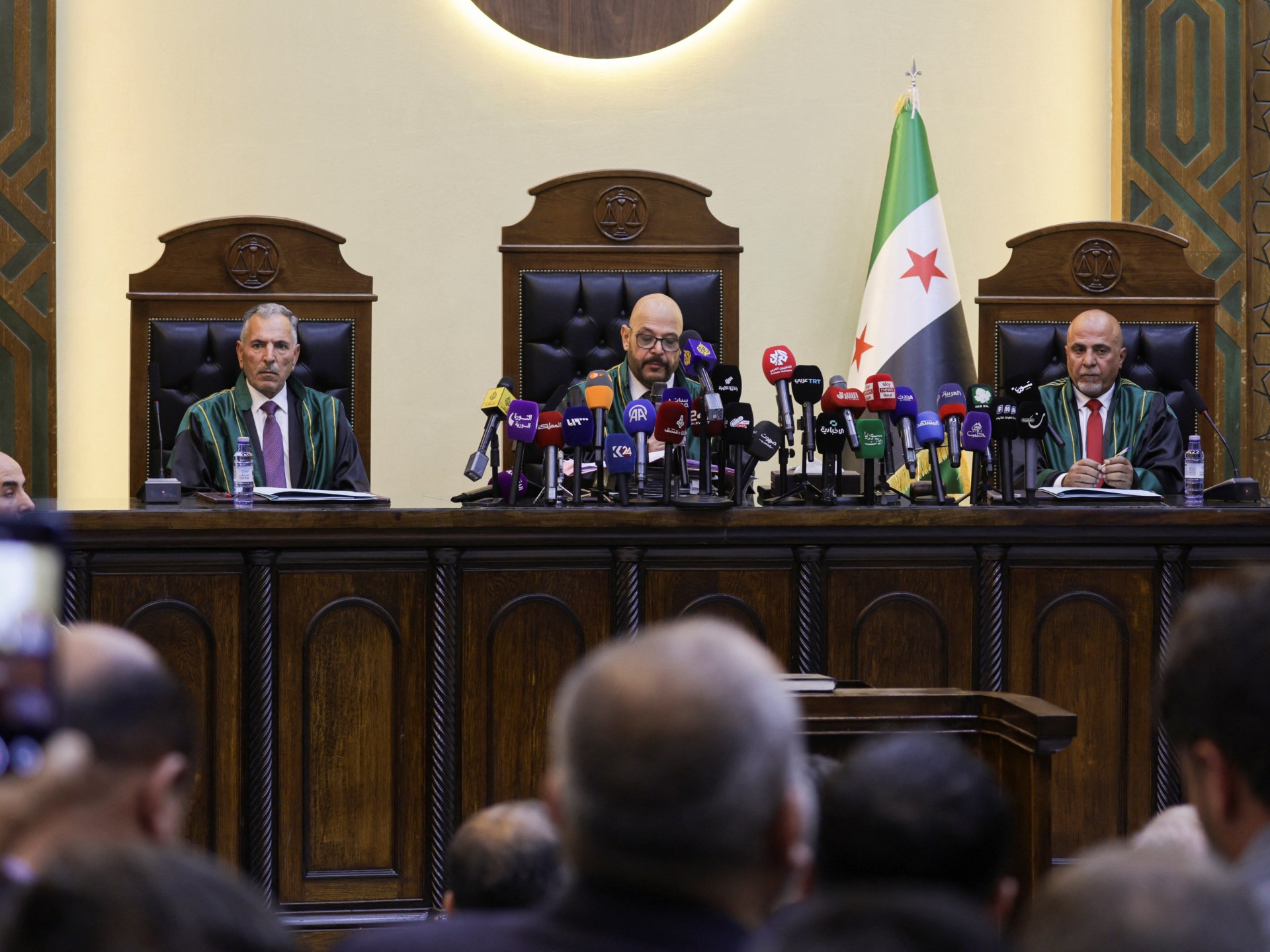 فخر الدين العريان.. القاضي المنشق الذي عاد لدمشق لمحاكمة الأسد ورجاله