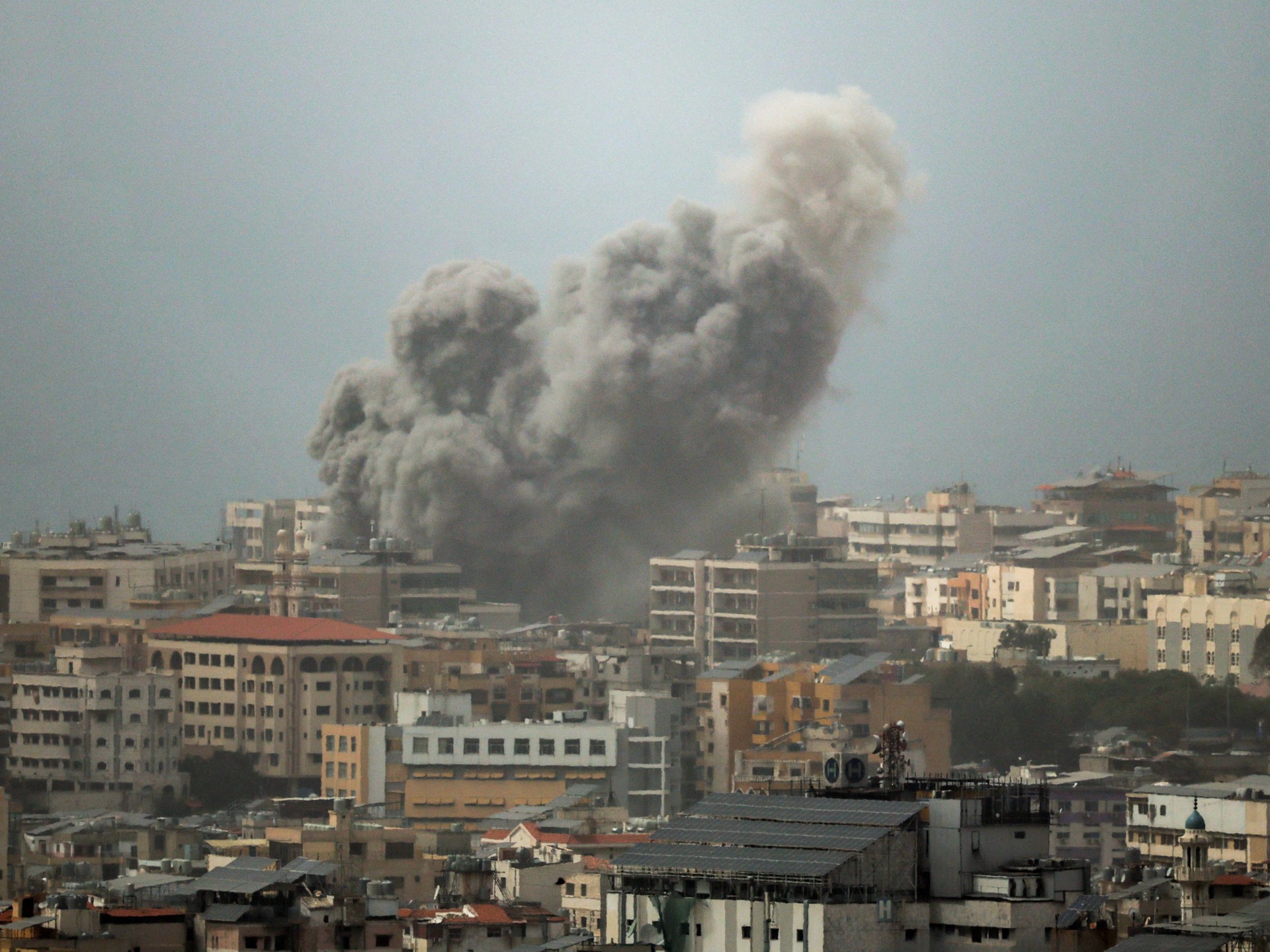 عشرات القتلى والجرحى بغارات إسرائيلية على لبنان وحزب الله يتبنى 23 هجوما
