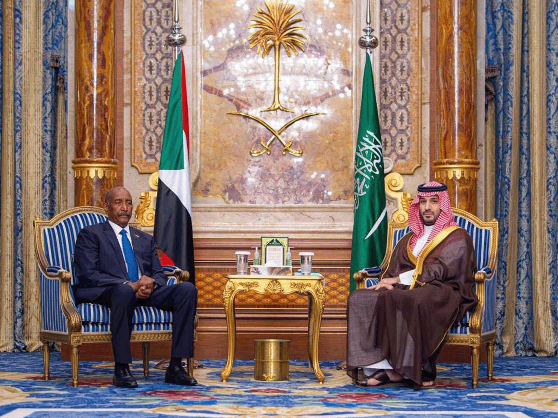 بن سلمان يلتقي البرهان ويبحث معه أزمة السودان وأمن المنطقة