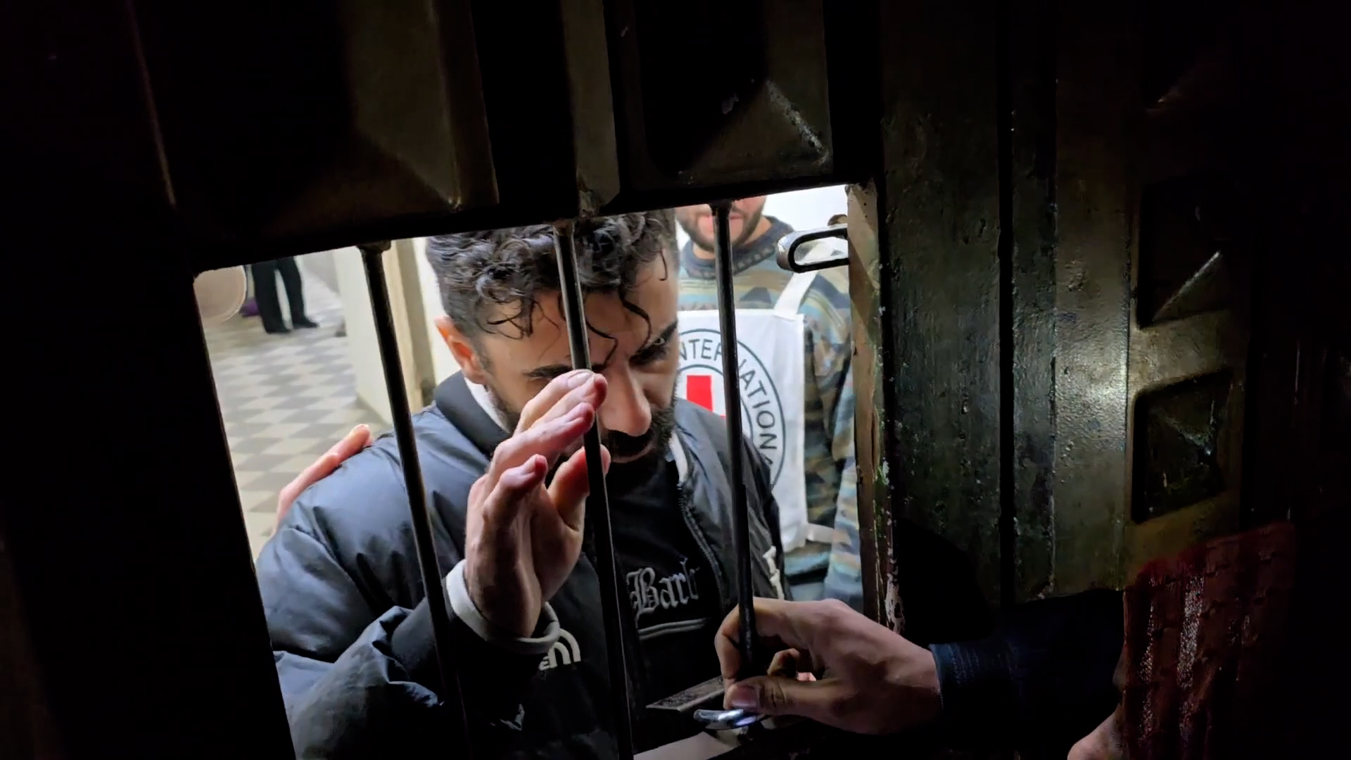 يحلمون بعودتهم.. أطفال غزة مصدومون من قانون إعدام الأسرى