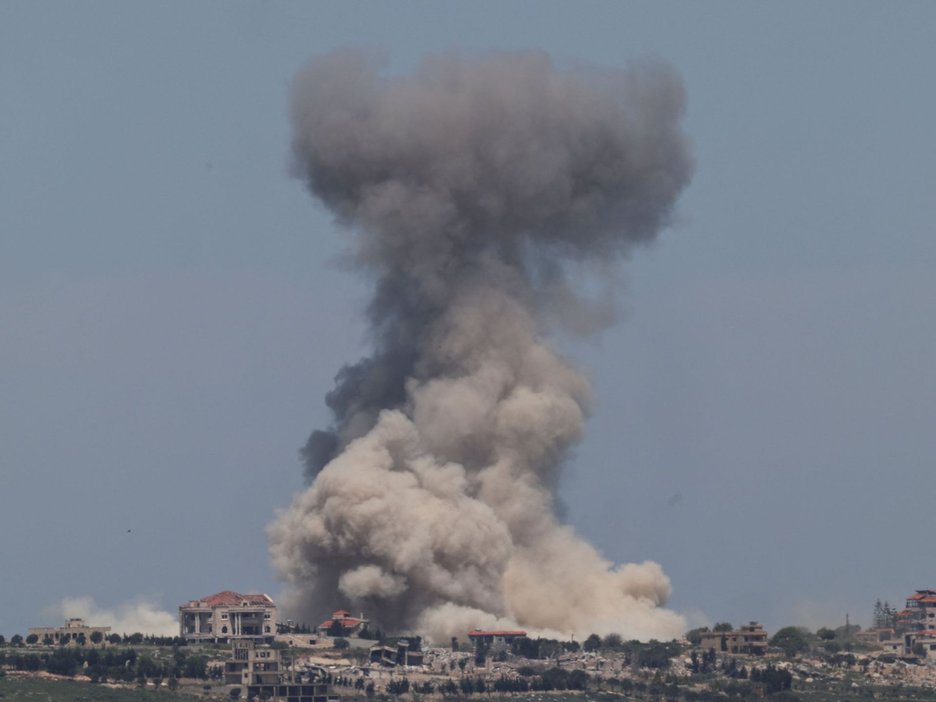 غارات إسرائيلية على جنوب لبنان بعد تعليمات نتنياهو باستهداف حزب الله